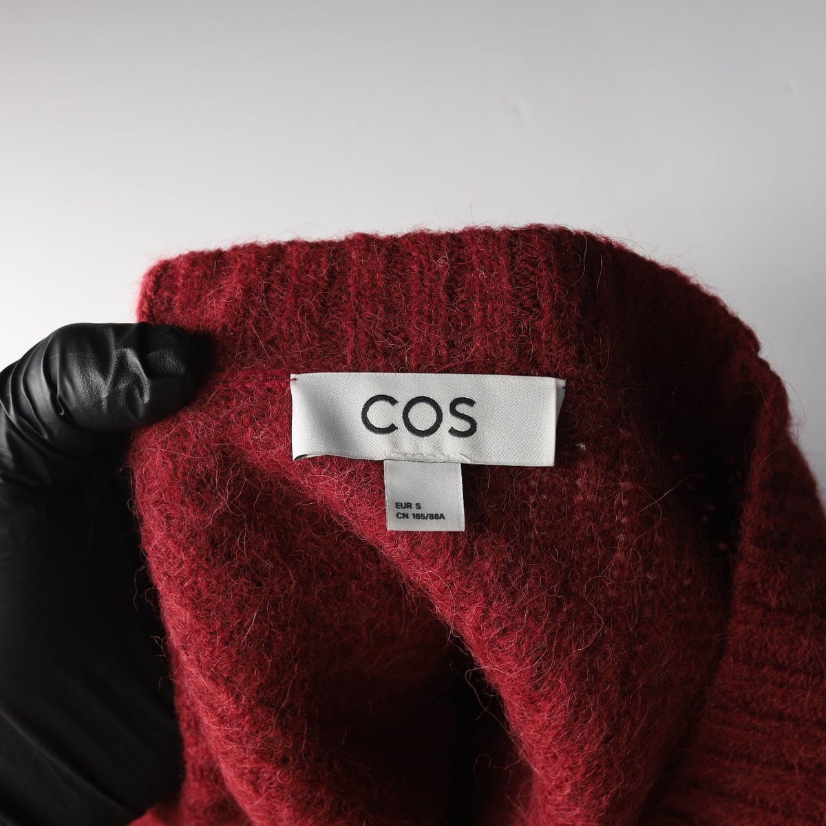 코스 22FW 투톤 컬러 블록 알파카 울 V넥 가디건 상세 이미지 3