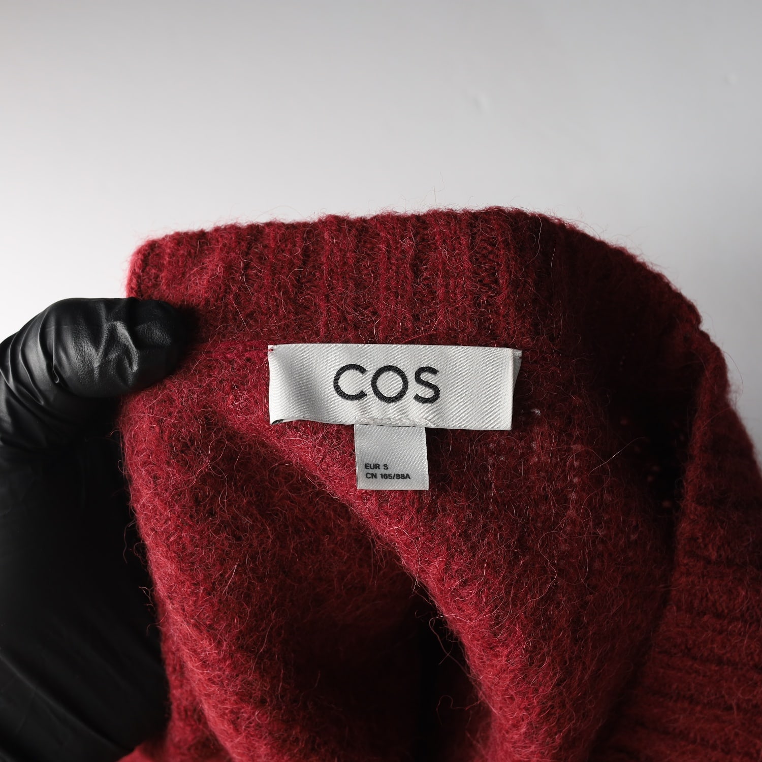 코스 22FW 투톤 컬러 블록 알파카 울 V넥 가디건 이미지 3
