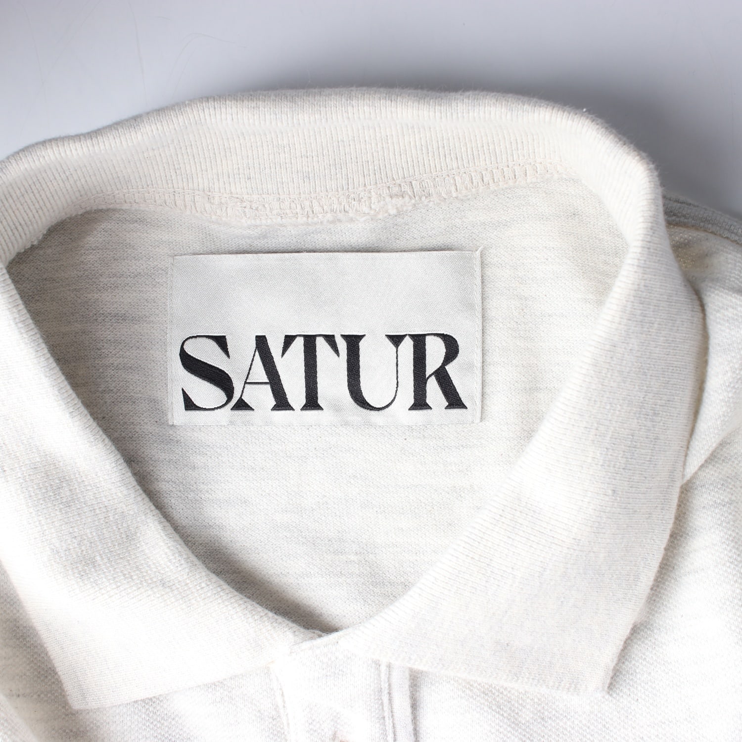세터 SATUR 오버핏 로고 자수 폴로 반팔 티셔츠 이미지 3