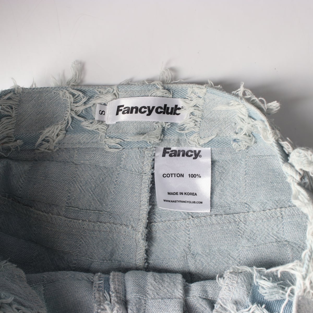 네스티팬시클럽 (Nasty Fancy Club) 체크 패턴 디스트로이드 데님 숏팬츠 상세 이미지 3