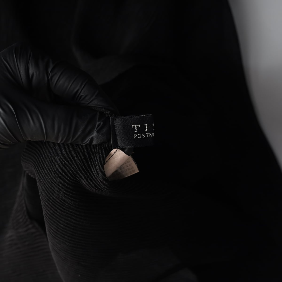 타임 플리츠 모크넥 반팔 시스루 블라우스 블랙 상세 이미지 3