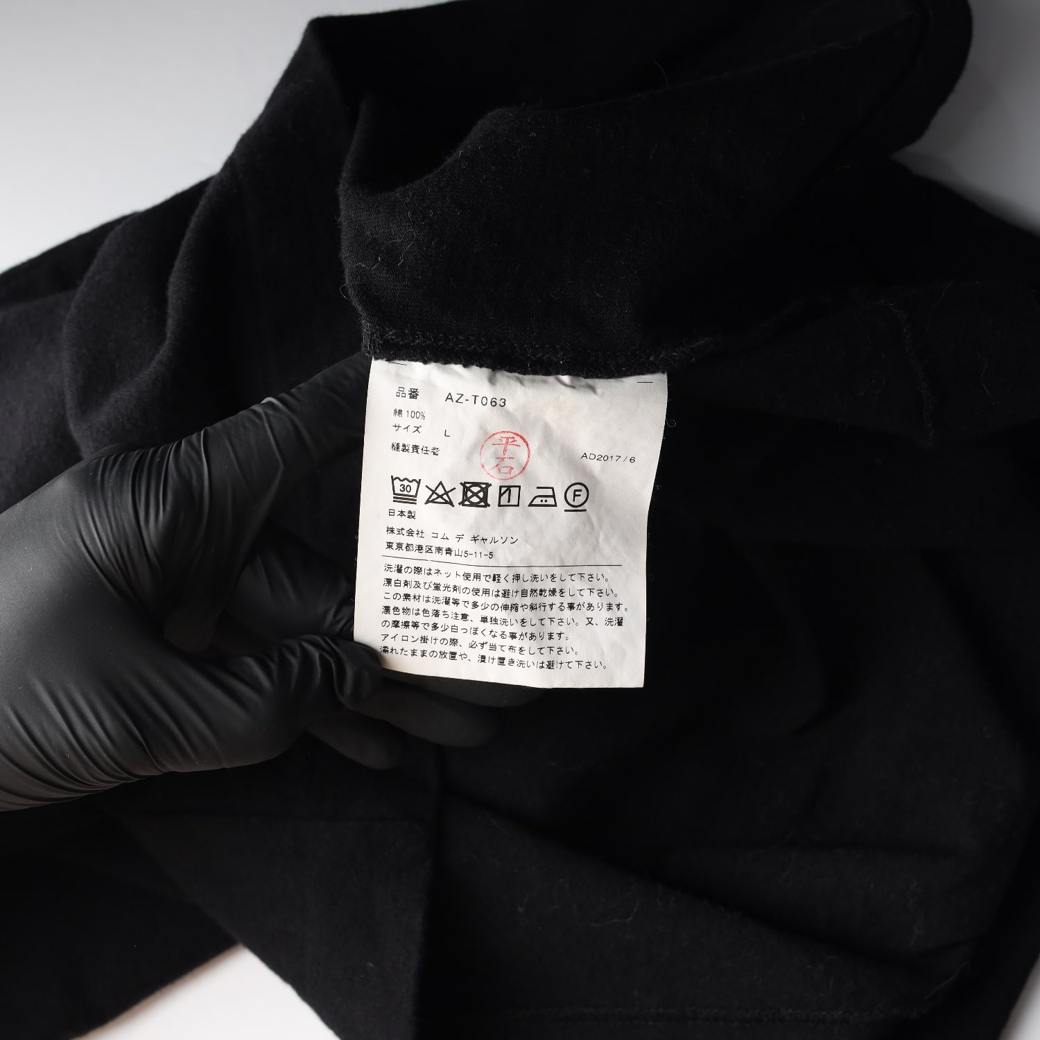 꼼데가르송 플레이 블랙 하트 와펜 반팔 티셔츠 블랙 이미지 4