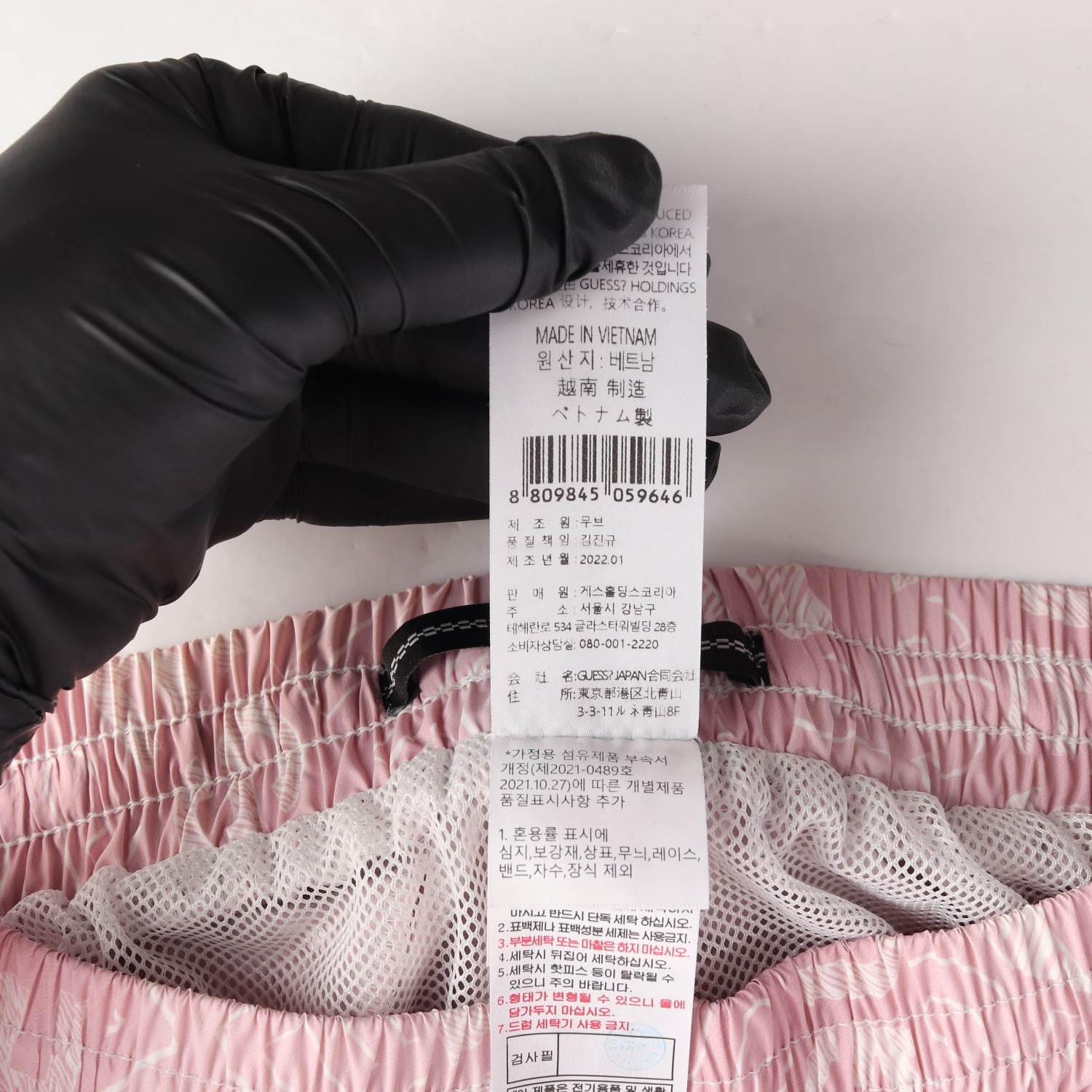 게스 22SS 로고 레터링 패턴 숏팬츠 이미지 5