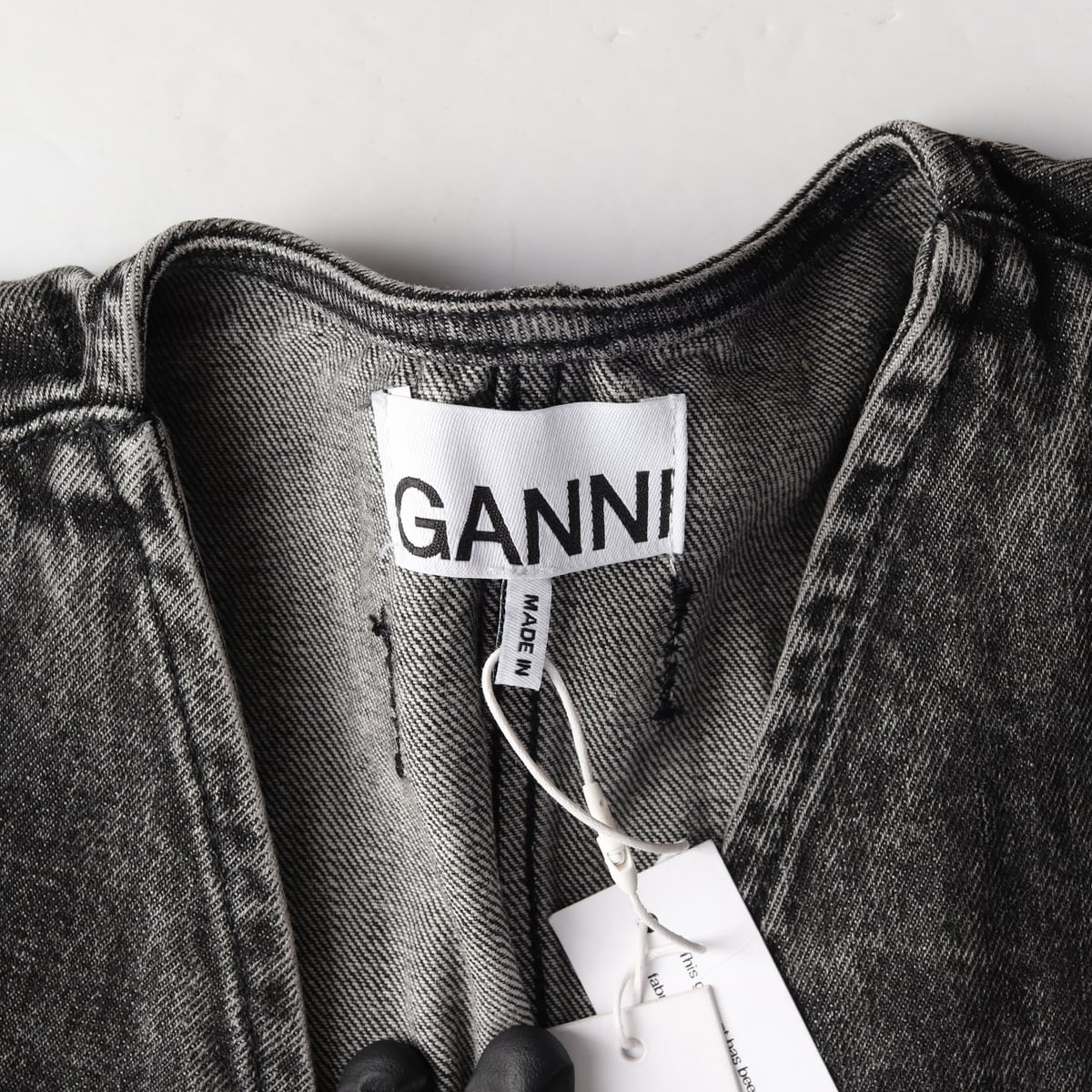 (새상품) 가니 GANNI 애시드 워시 데님 랩 드레스 흑청 원피스 상세 이미지 3