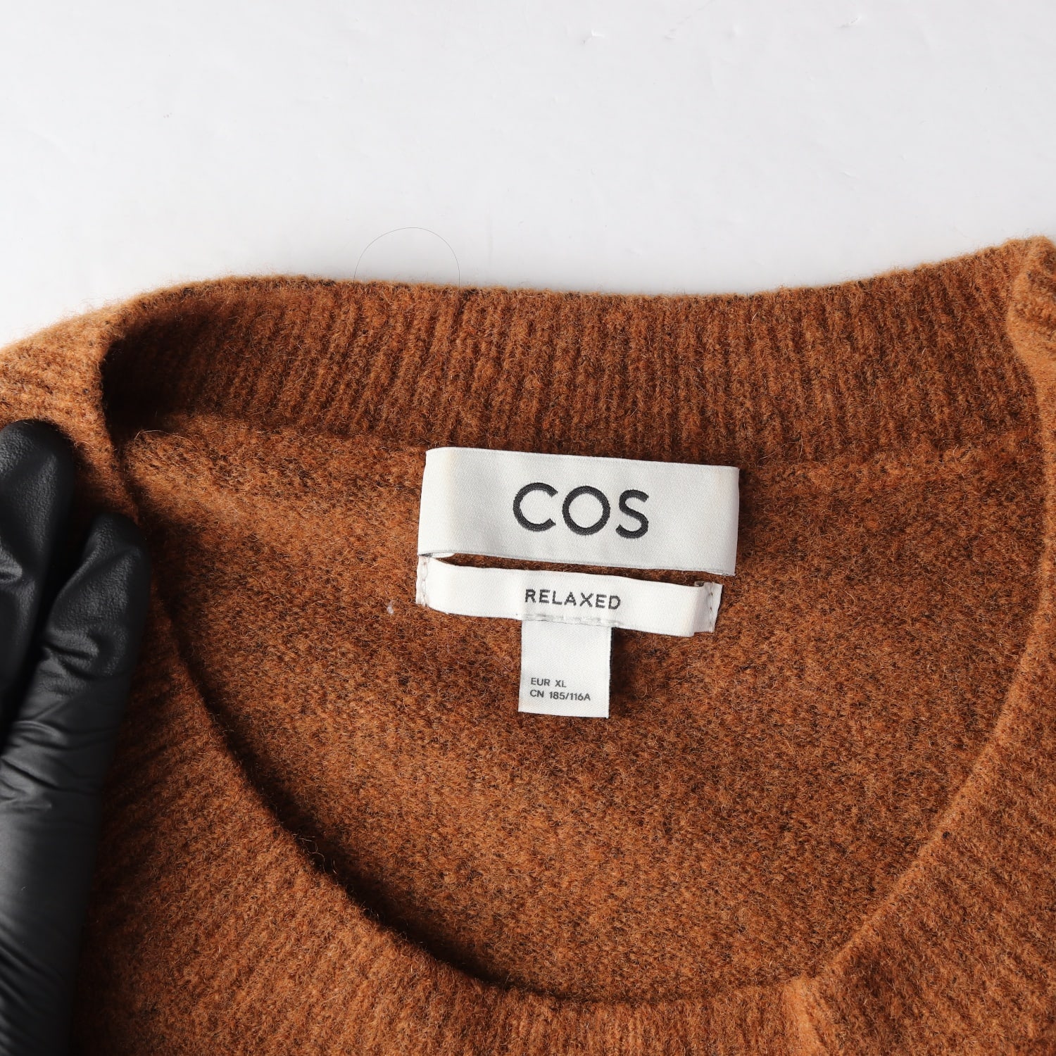 코스 22FW 오버핏 울 야크 라운드넥 니트 스웨터 브라운 이미지 3