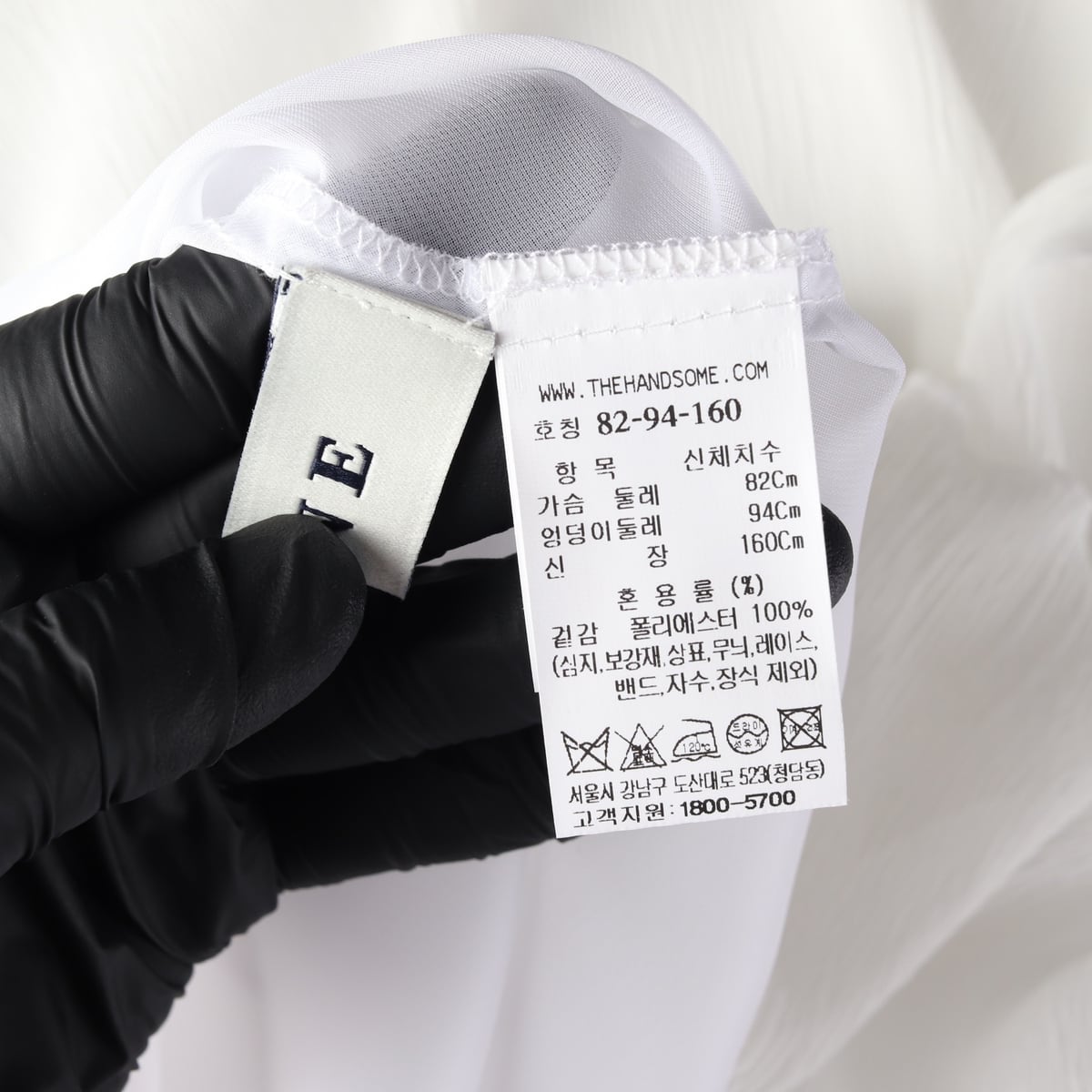 마인 25SS 프릴넥 플레어 커프스 시스루 블라우스 화이트 상세 이미지 6