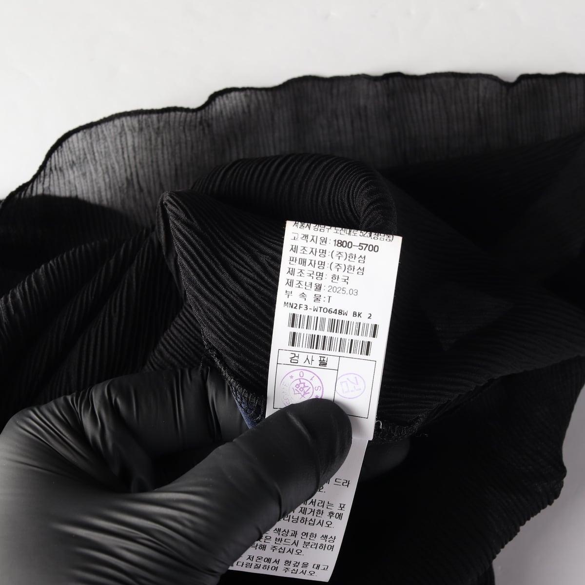 마인 25SS 프릴넥 플레어 커프스 시스루 블라우스 블랙 상세 이미지 5