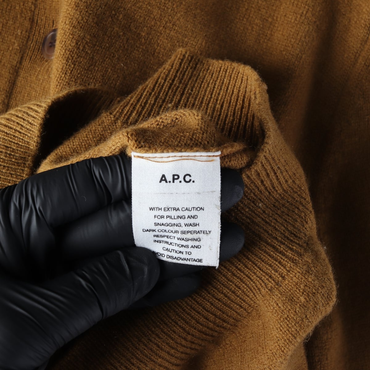 아페쎄 APC 로고 자수 라운드 버튼 니트 가디건 카멜 상세 이미지 4