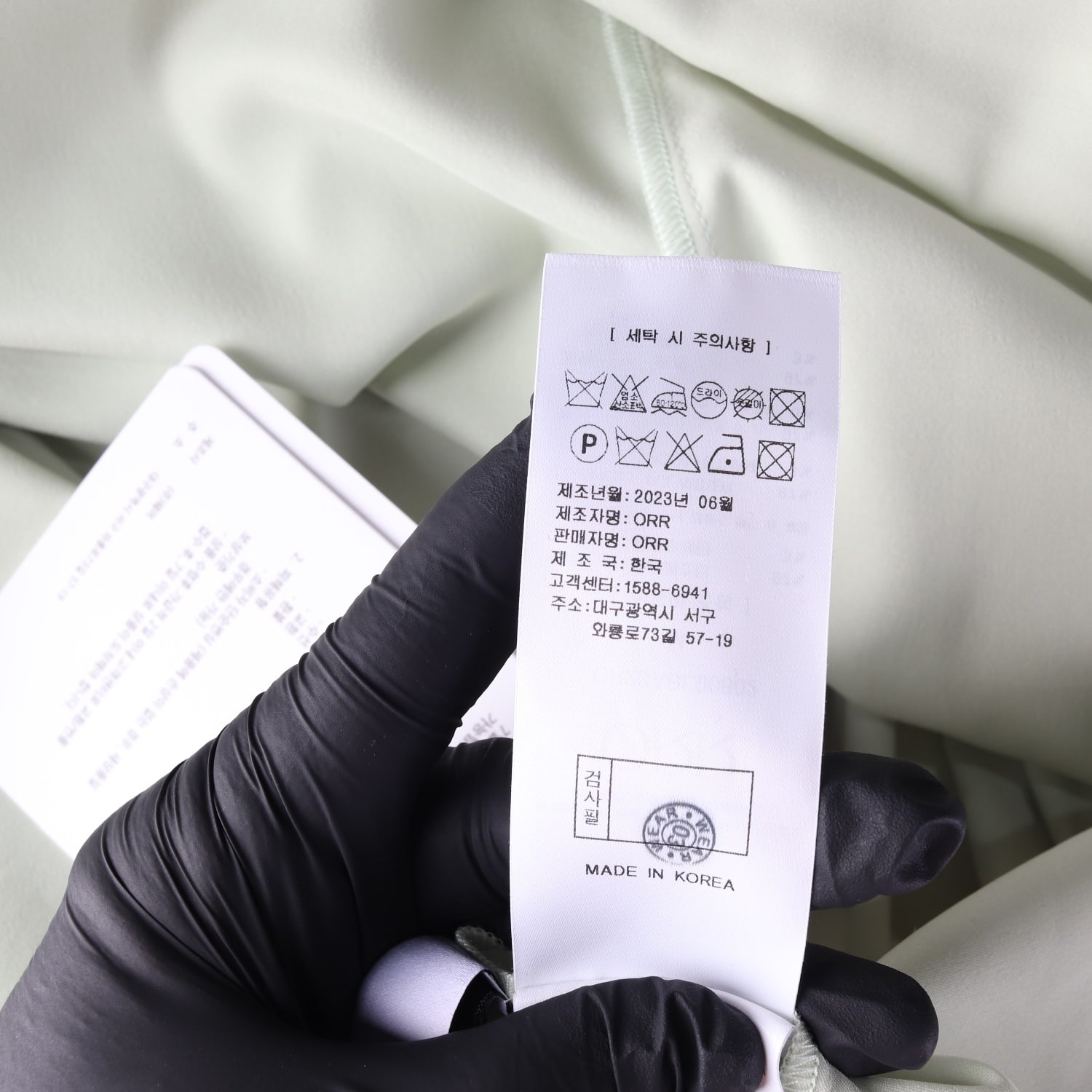 (새상품) 오르 23SS 라운드넥 패디드 반팔 블라우스 이미지 5