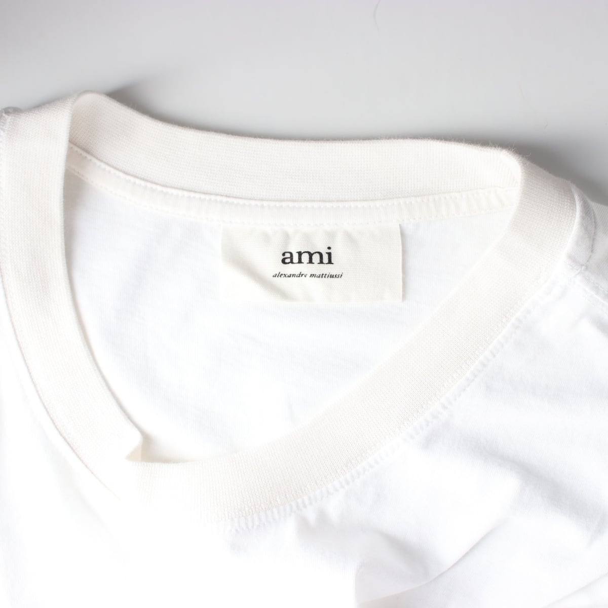 아미 ami 하트 로고 자수 레귤러핏 면 반팔 티셔츠 상세 이미지 3