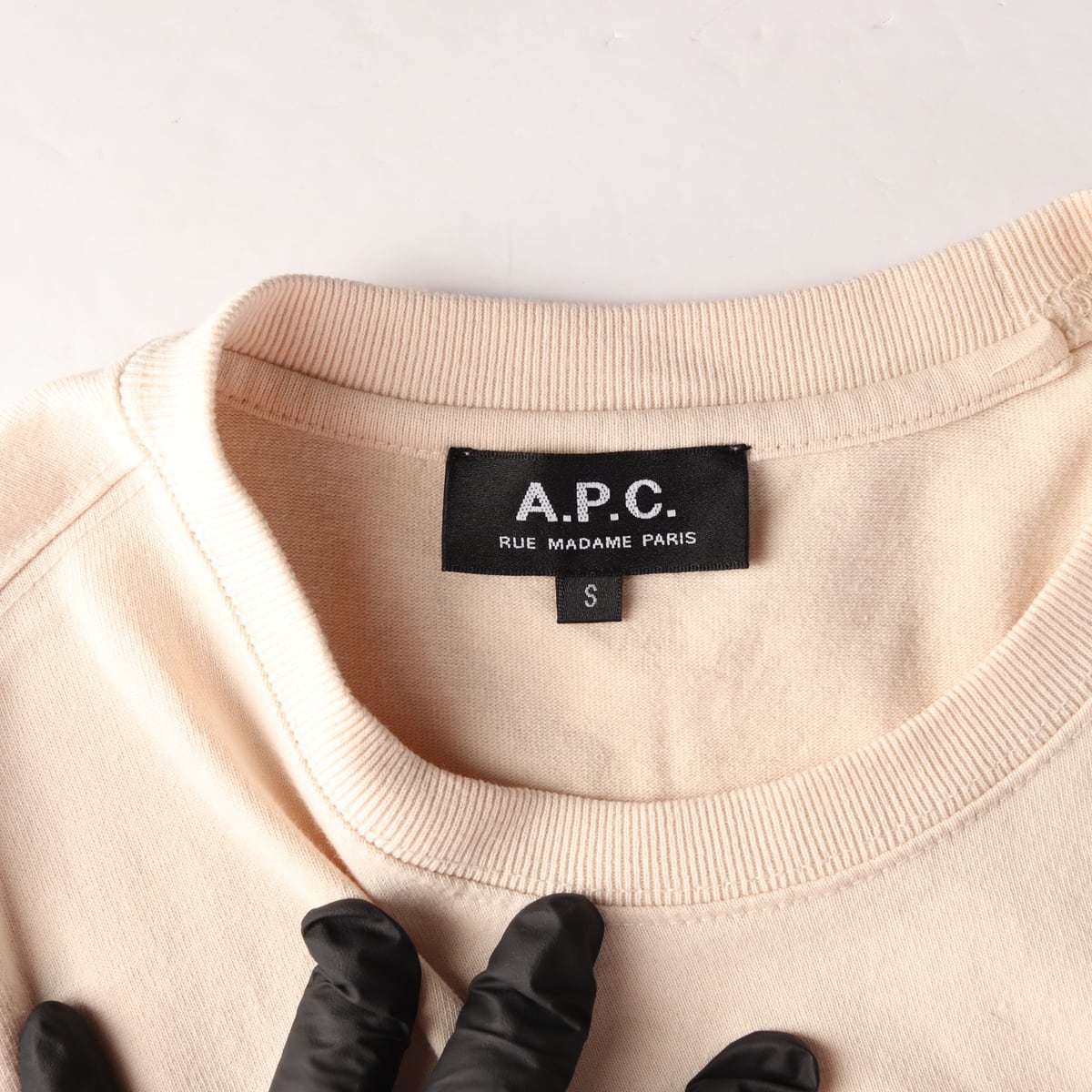 아페쎄 APC 사선 입체 로고 프린트 반팔 티셔츠 상세 이미지 3