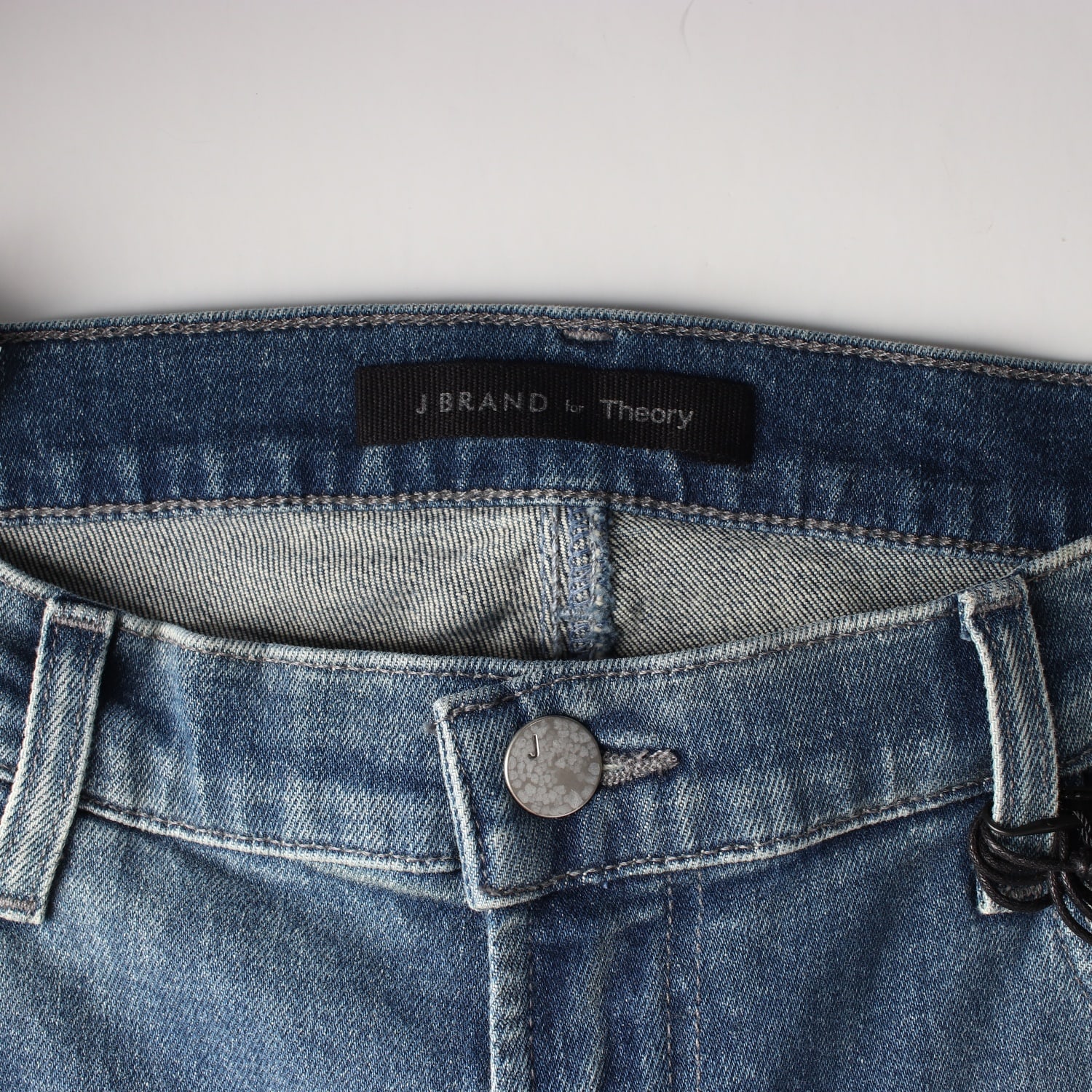 (새상품) 띠어리 J BRAND 디스트로이드 스트레이트 데님팬츠 이미지 3