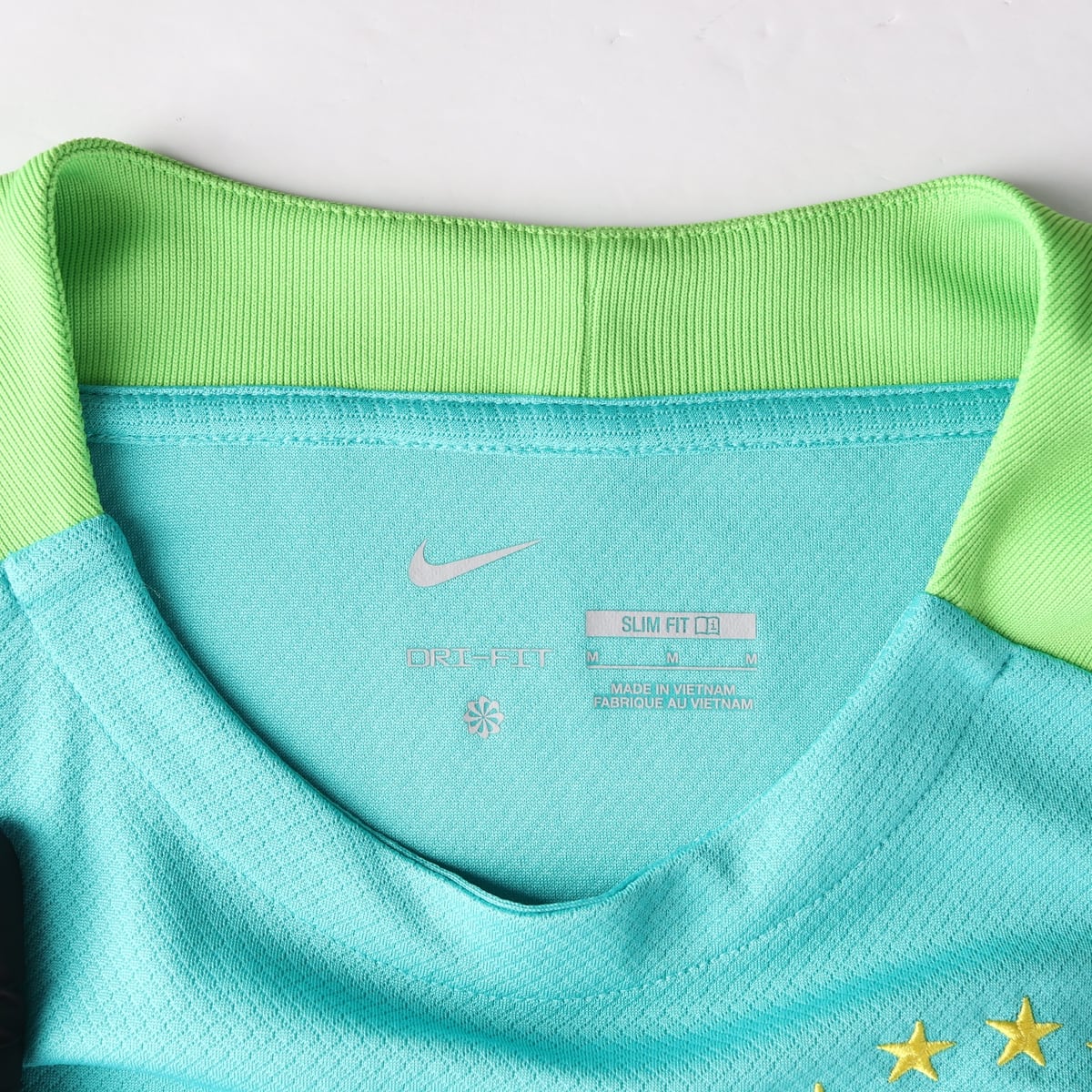 나이키 24SS 브라질 국가대표팀 엠블럼 DRI-FIT 슬림핏 반팔 티셔츠 상세 이미지 3