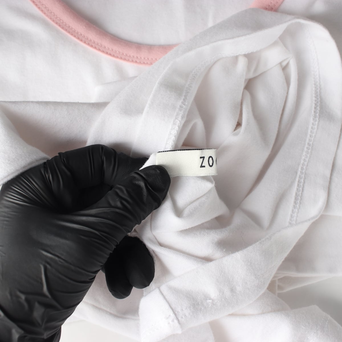 주크 24SS 하트 그래픽 레귤러핏 반팔 티셔츠 상세 이미지 3