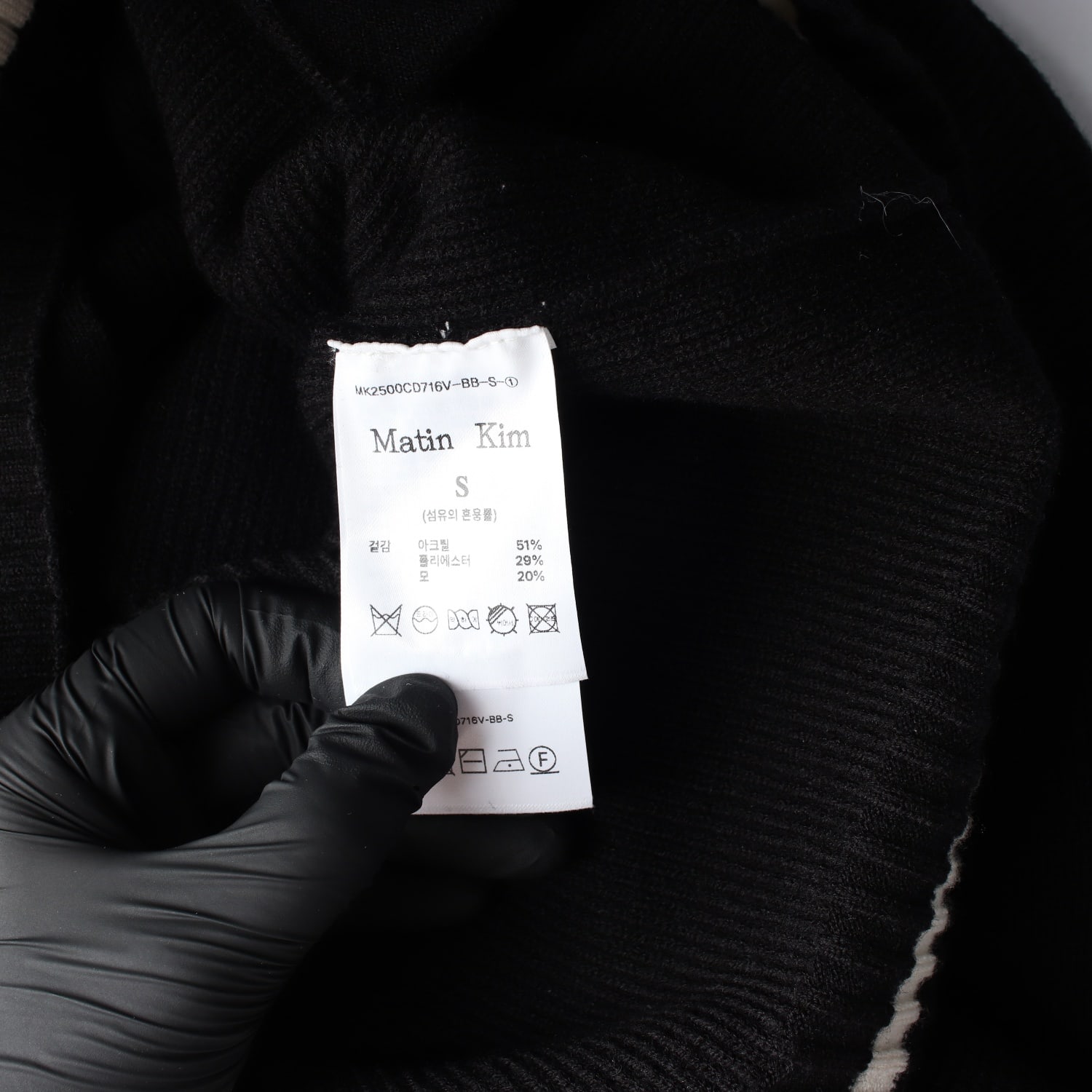 마뗑킴 25FW 스펠 포인트 스트라이프 울 니트 가디건 블랙 이미지 4