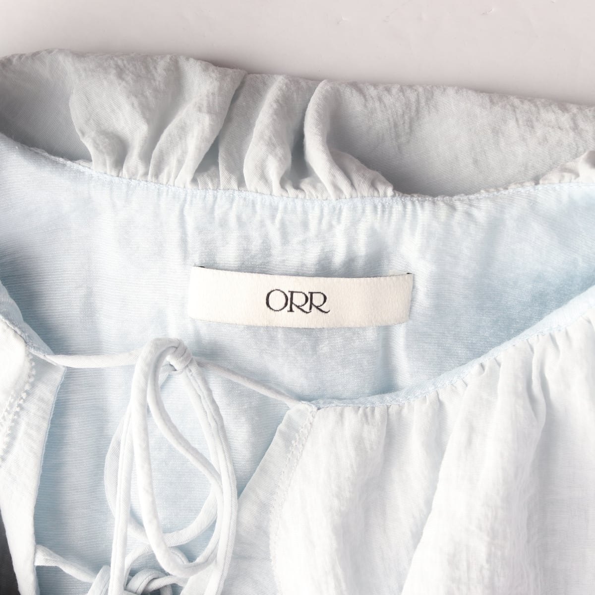 오르 ORR 23SS 와이드 러플 카라 블라우스 스카이블루 상세 이미지 3
