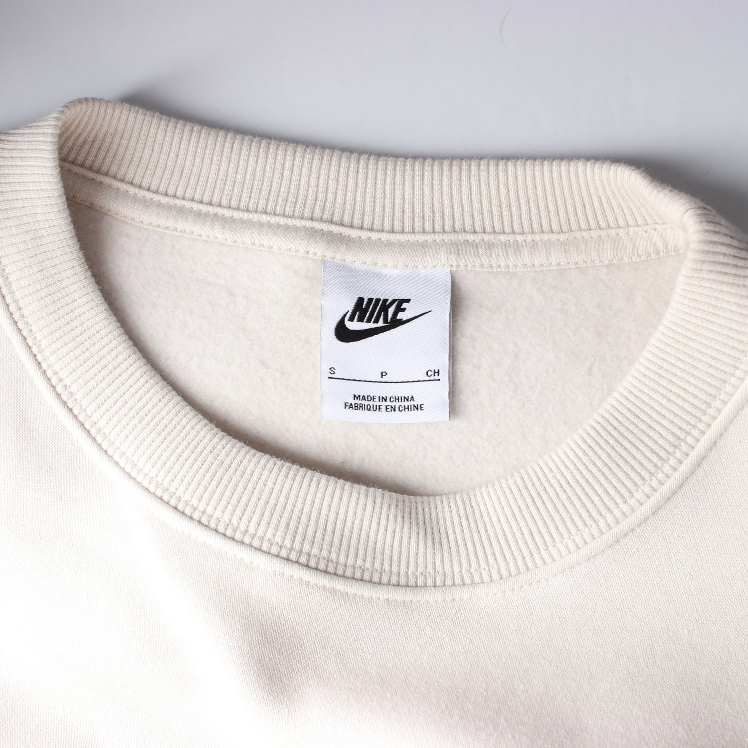 나이키 24FW 로고 프린트 크롭 맨투맨 이미지 3
