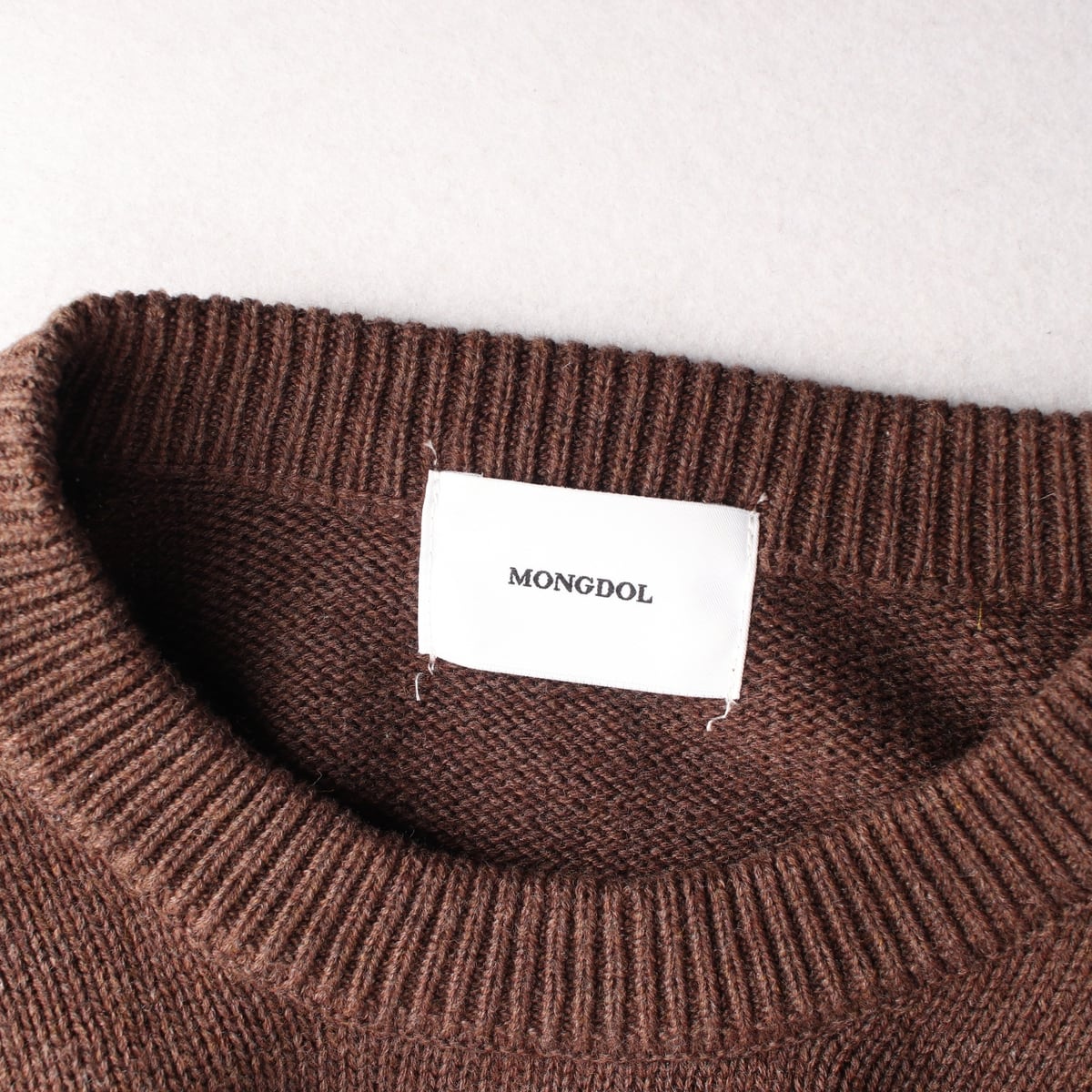 몽돌 24FW 크롭 라운드넥 니트 스웨터 상세 이미지 3