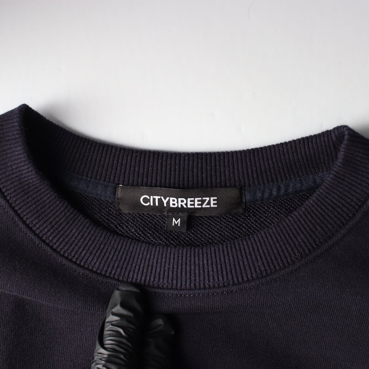 시티브리즈 24FW 하트 지문 프린트 오버핏 맨투맨 상세 이미지 3