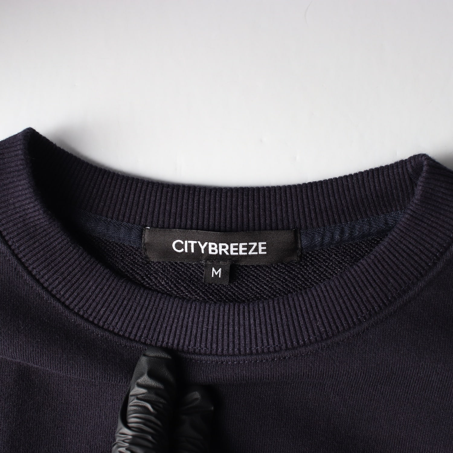 시티브리즈 24FW 하트 지문 프린트 오버핏 맨투맨 이미지 3