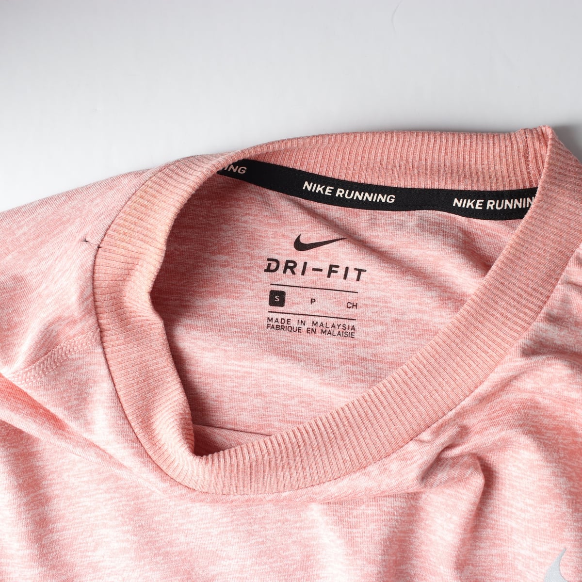 나이키 DRI-FIT 러닝 스우시 로고 긴팔 티셔츠 상세 이미지 3