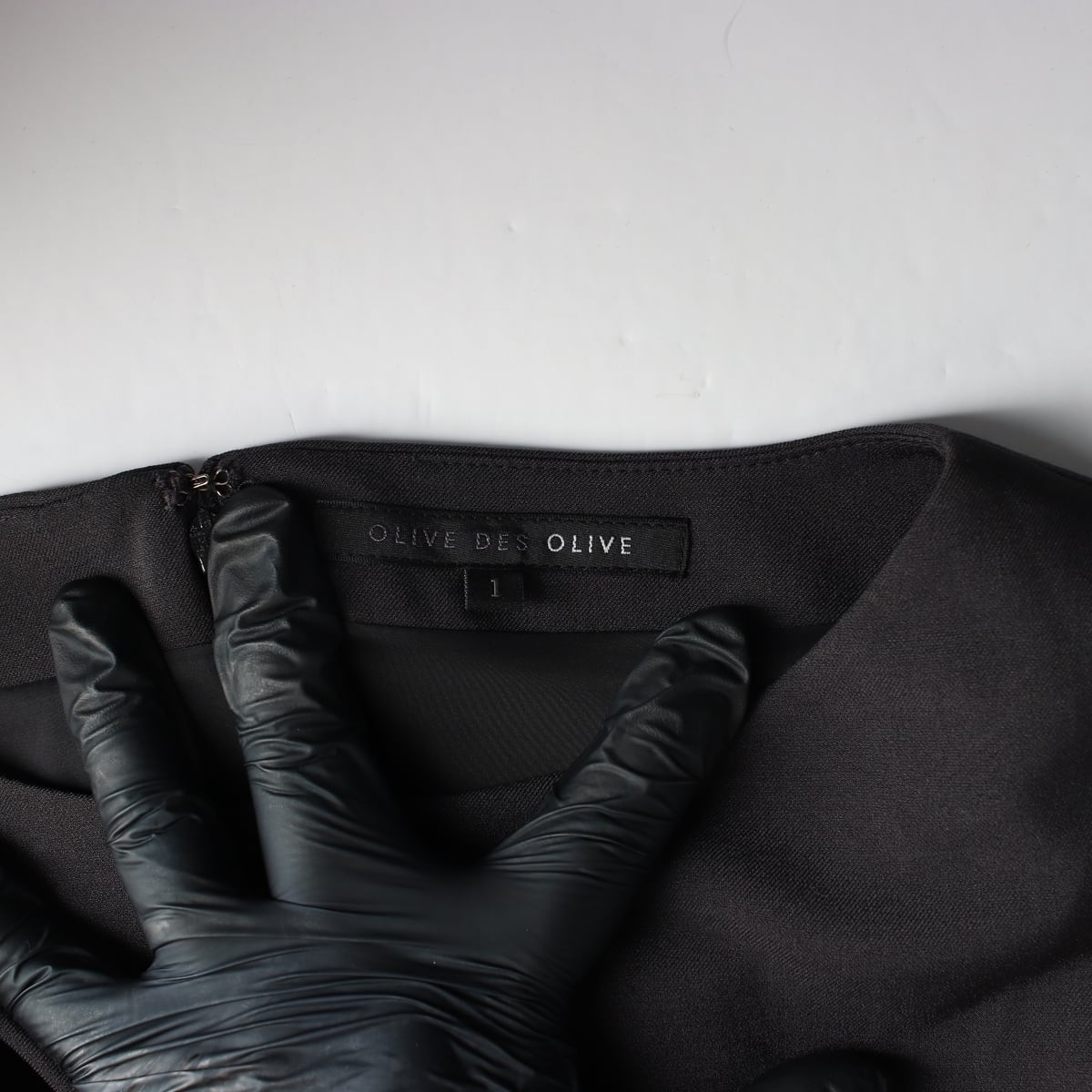 올리브데올리브 24FW 보트넥 반팔 시스루 헴 롱 원피스 상세 이미지 3