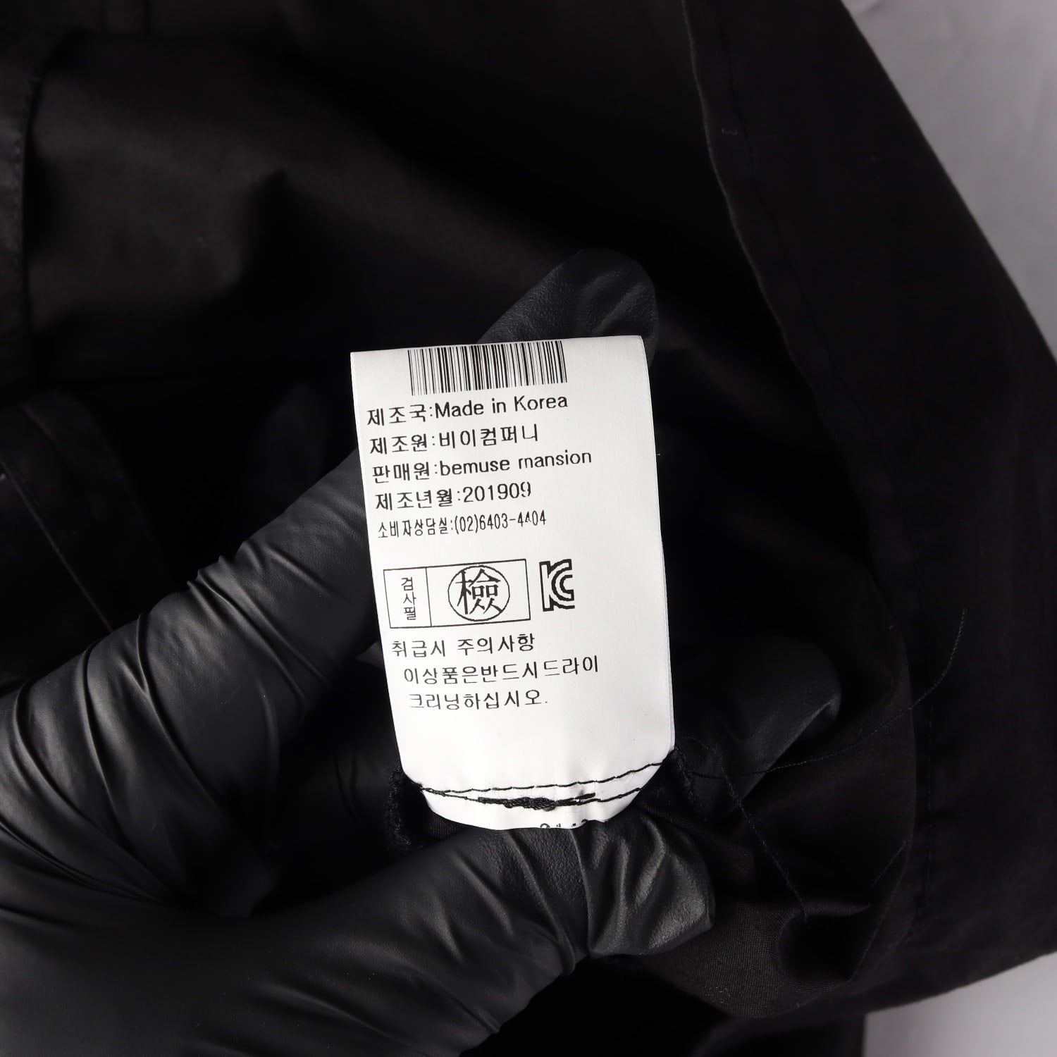 비뮤즈맨션 퍼프 슬리브 백 V넥 코튼 블라우스 이미지 6