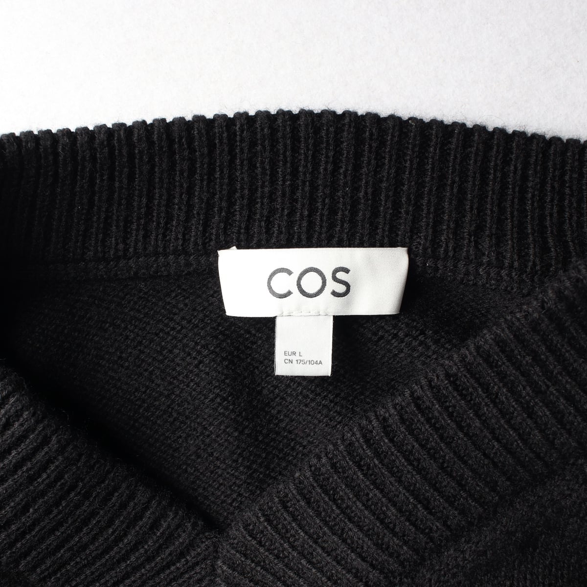 코스 COS 23FW 오버핏 V넥 울 니트 스웨터 상세 이미지 3