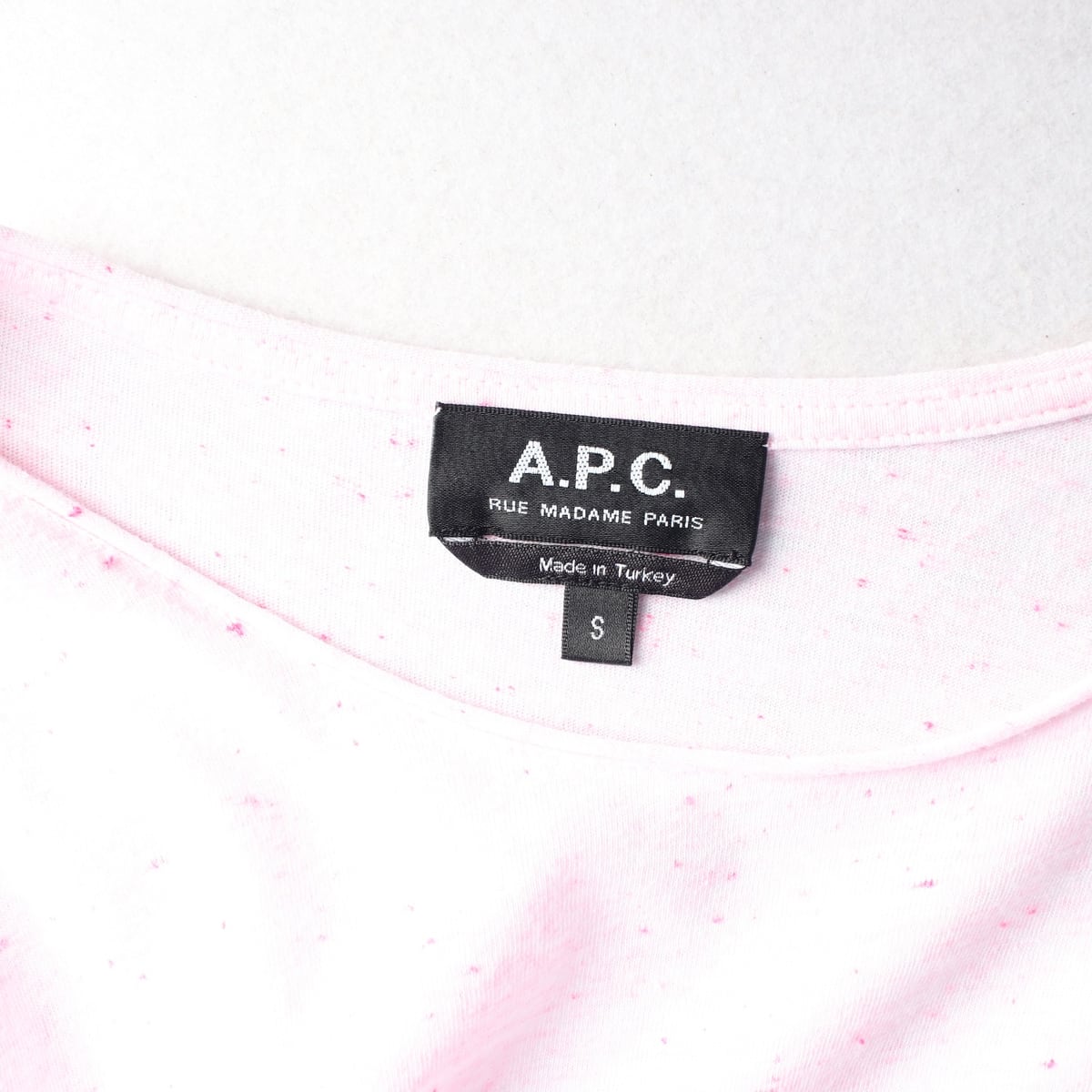 아페쎄 APC 반팔 티셔츠 라이트 핑크  상세 이미지 3