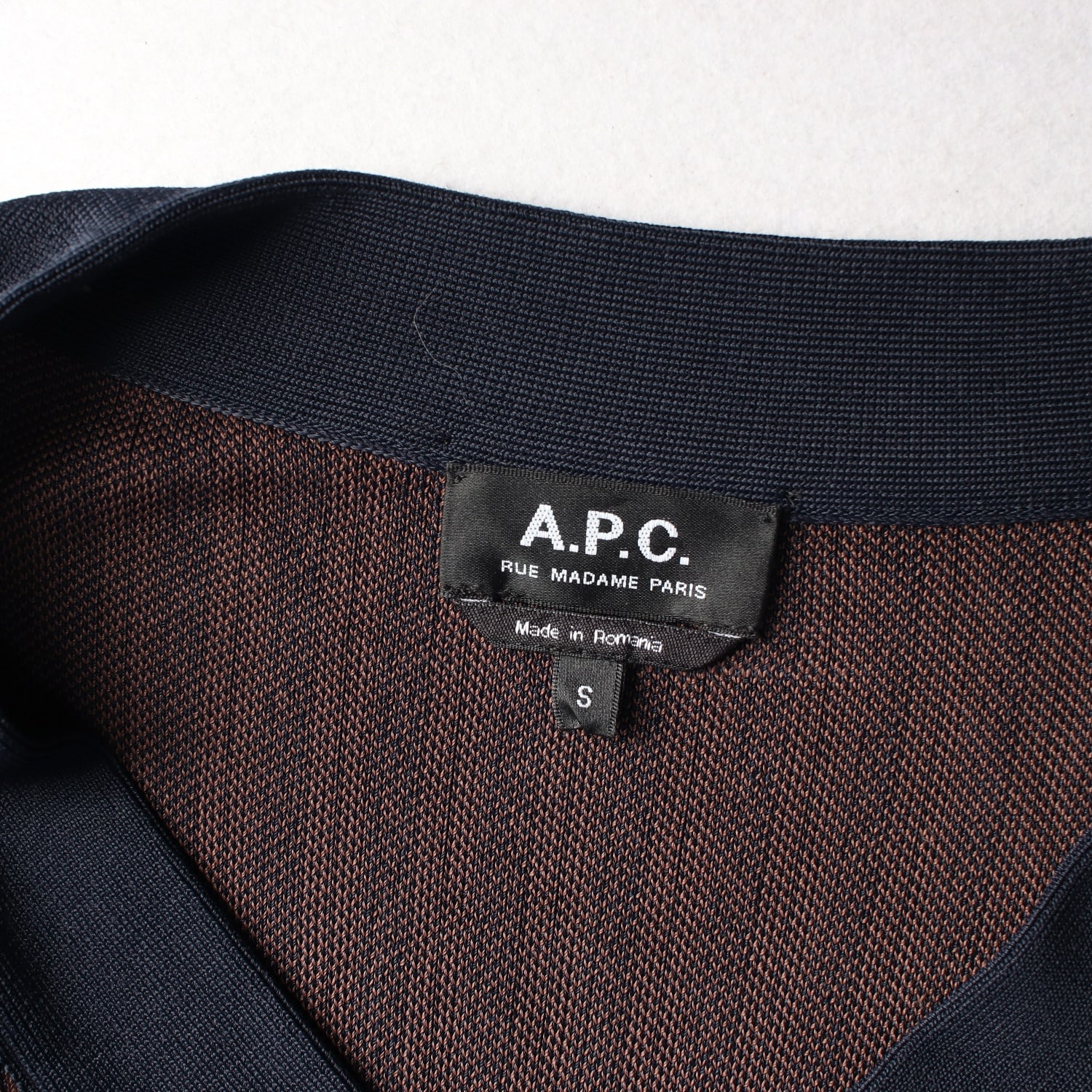 아페쎄 APC 스트라이프 브이넥 배색 반팔 니트 탑 이미지 3