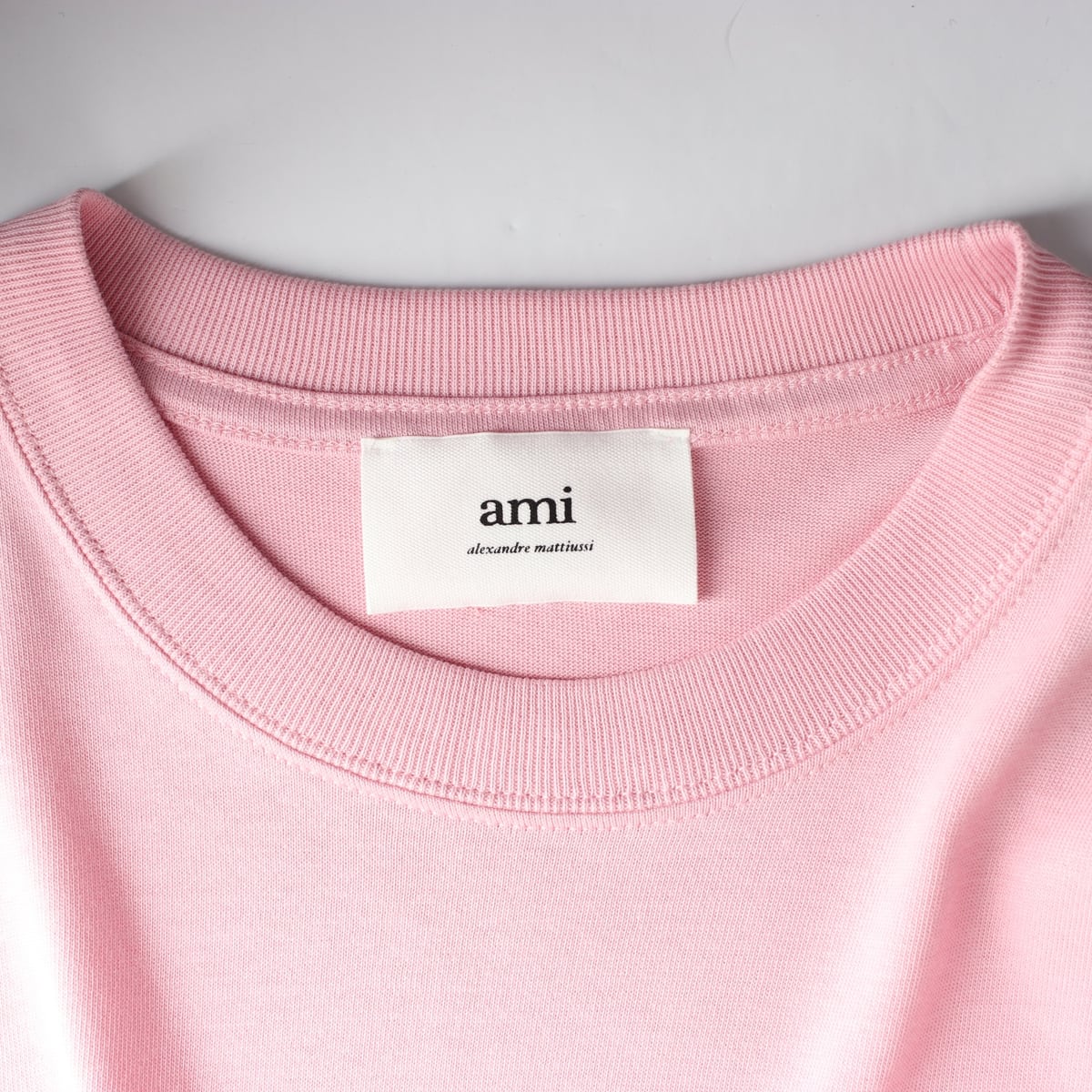 아미 ami 톤온톤 빅하트 로고 반팔 티셔츠 페일 핑크 상세 이미지 3