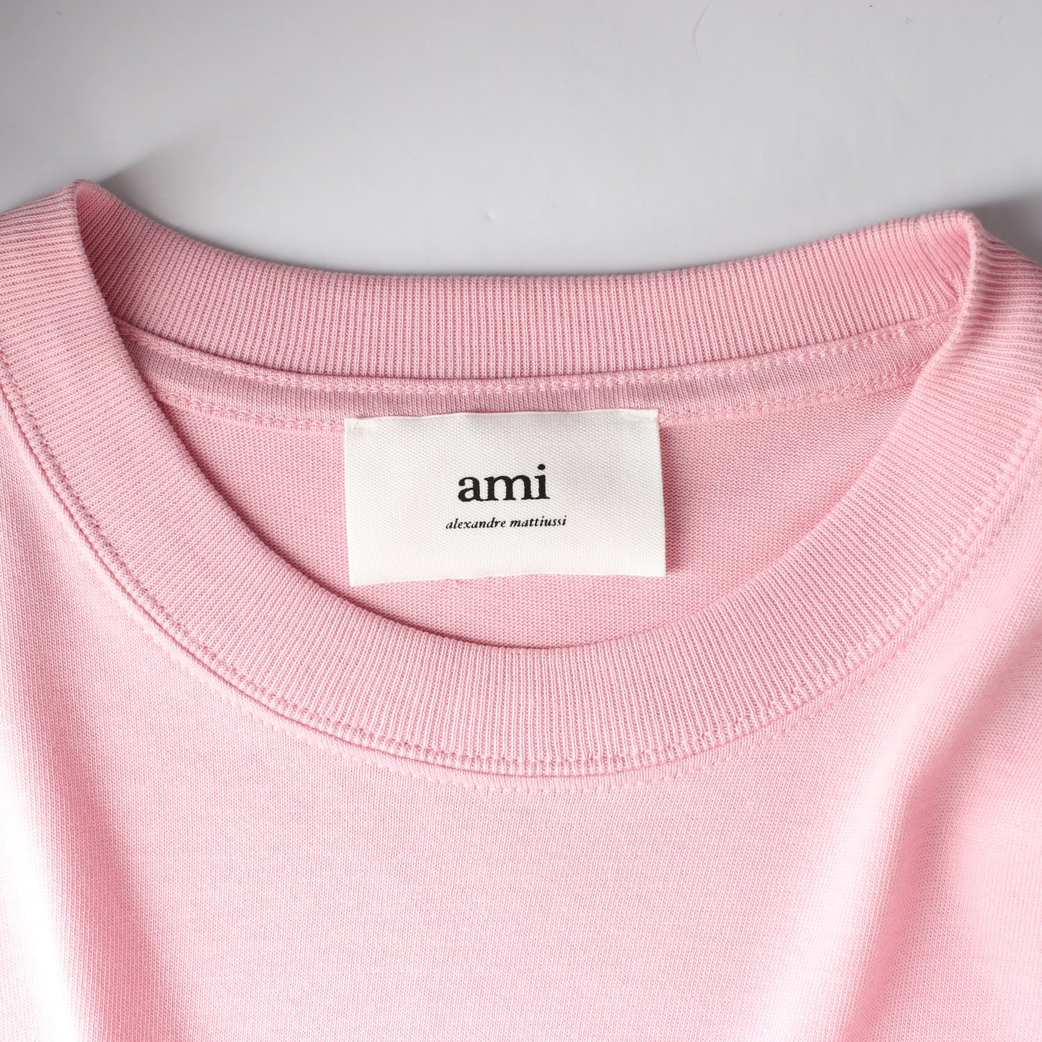 아미 ami 톤온톤 빅하트 로고 반팔 티셔츠 페일 핑크 이미지 3