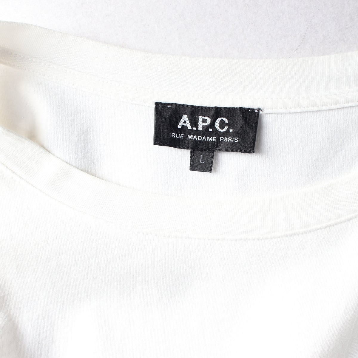 아페쎄 APC 로고 포켓 코튼 긴팔 크루넥 티셔츠 상세 이미지 3