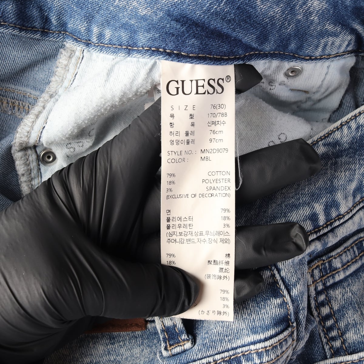 게스 23SS 워싱 스트레이트핏 데님팬츠 상세 이미지 4