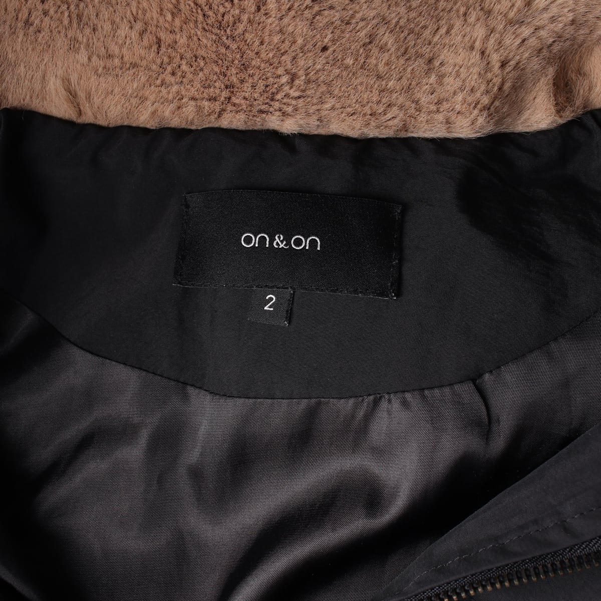 온앤온 21FW 퍼 카라 숏 패딩 상세 이미지 4