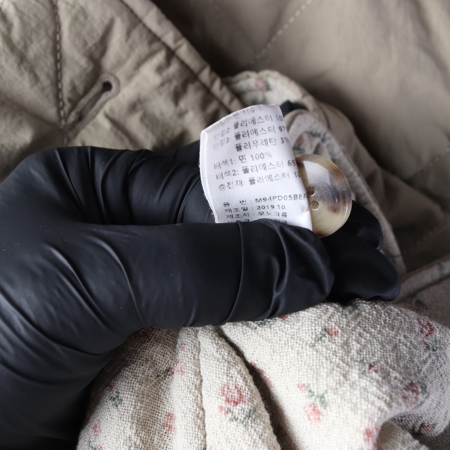 모노크롬 퀼팅 코듀로이 카라 경량 패딩 이미지 7