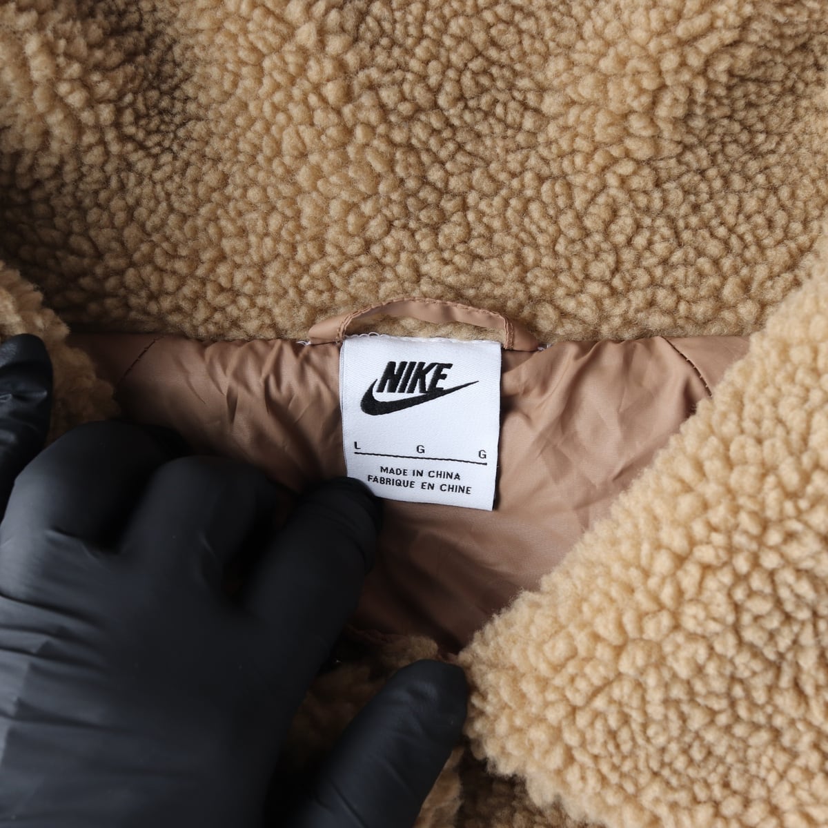 나이키 22FW 빅로고 자수 오버핏 플리스 코트 상세 이미지 4