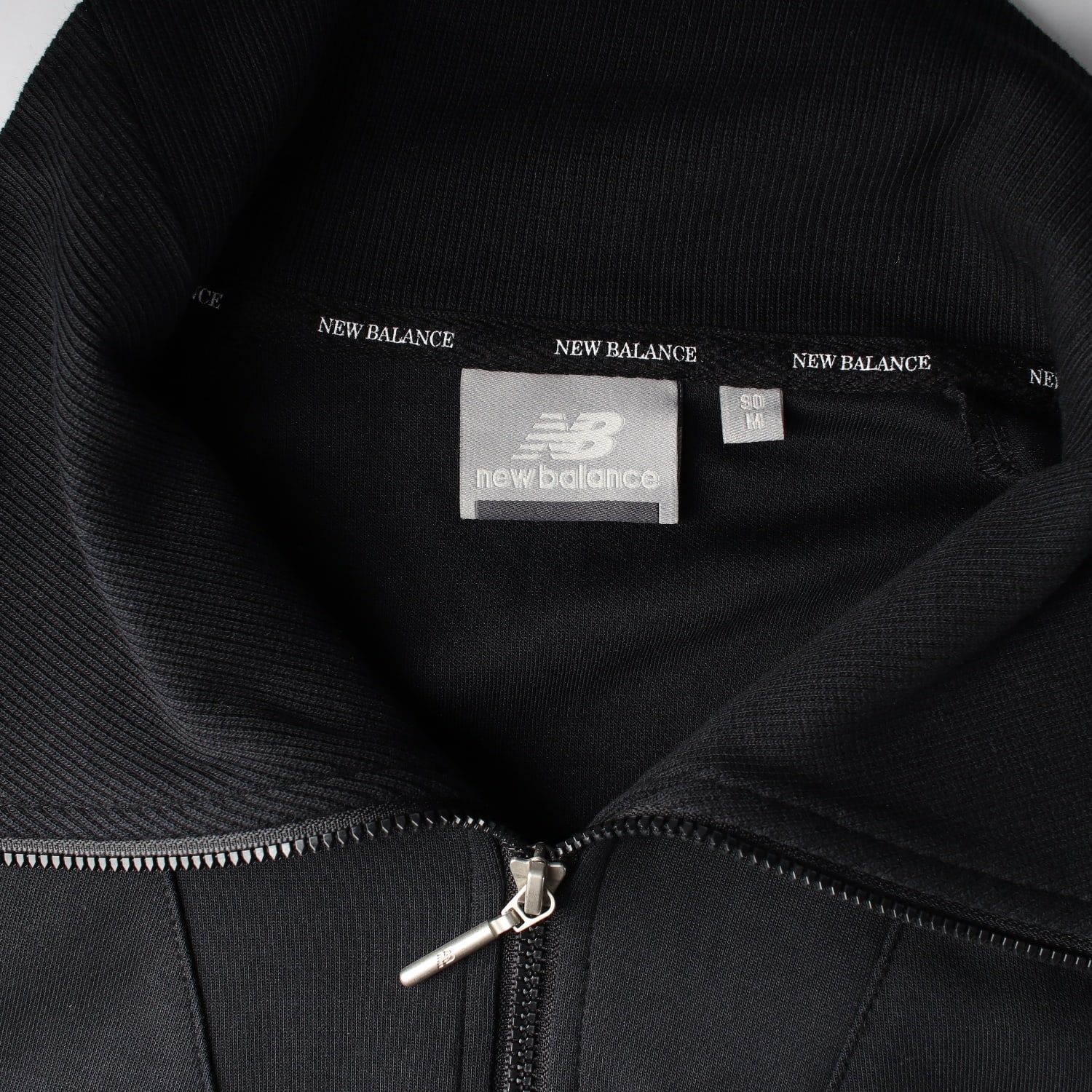 뉴발란스 22FW 로고 프린트 하프 집업 크롭 맨투맨 셋업 이미지 3