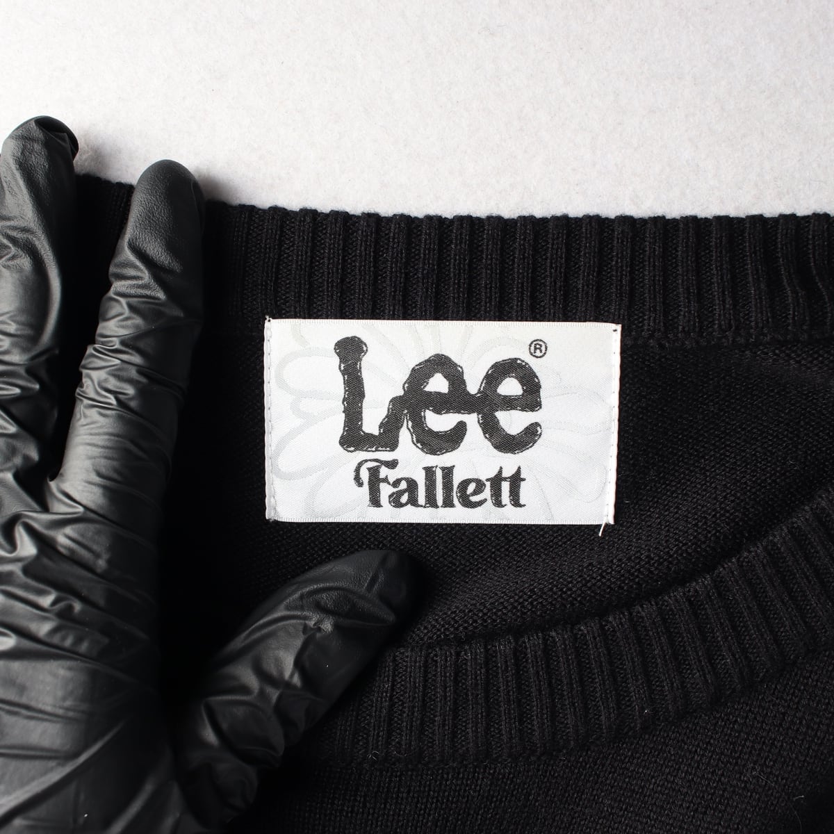리 x 팔렛 22FW 플라워 하트 그래픽 오버핏 코튼 혼방 니트 스웨터 상세 이미지 3