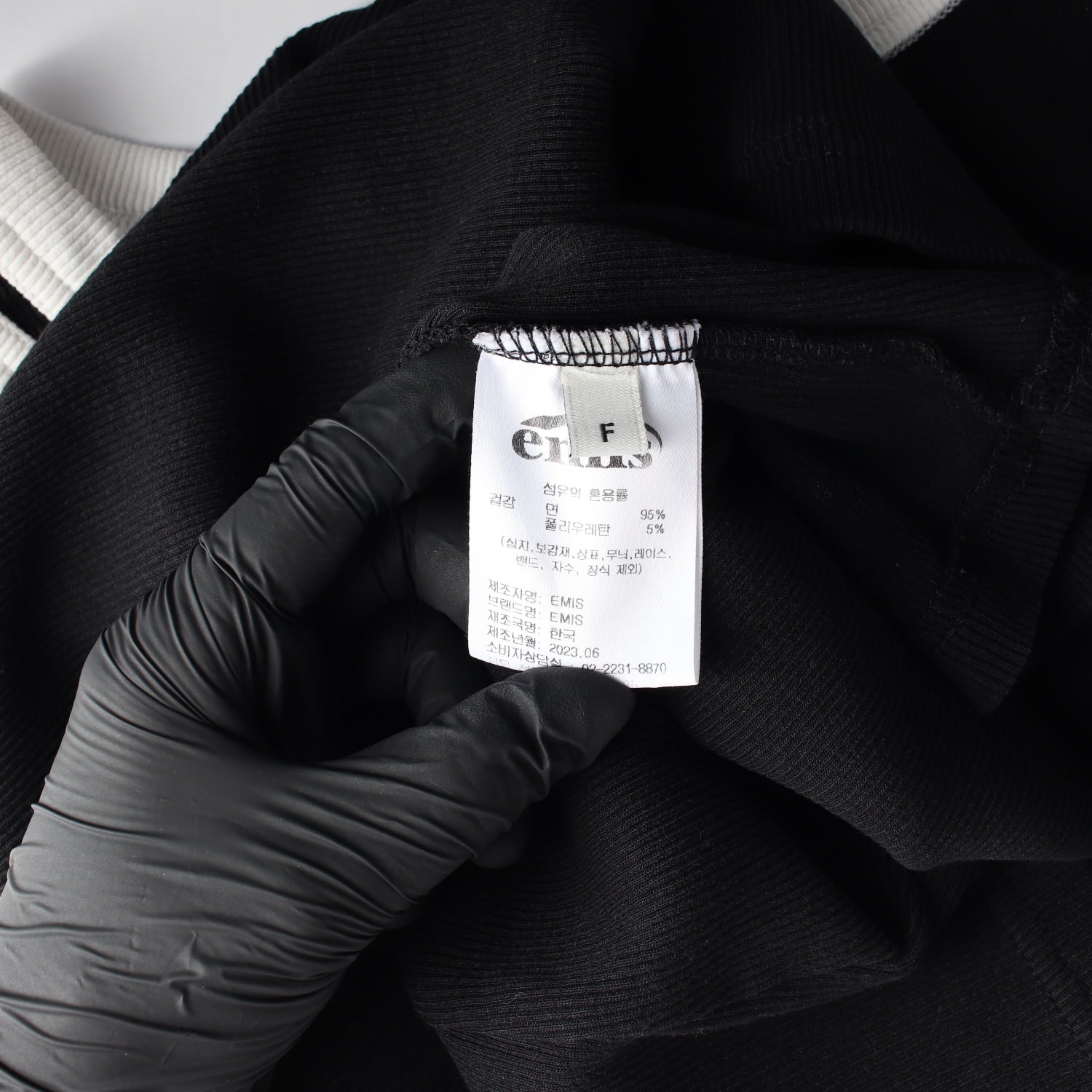 이미스 23SS 로고 패치 배색 코튼 슬리브리스 이미지 4