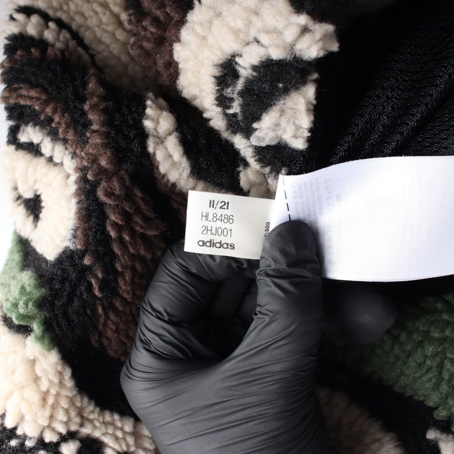 아디다스 x 퍼킹 어썸 21FW 그래픽 패턴 플리스 조거팬츠 이미지 5