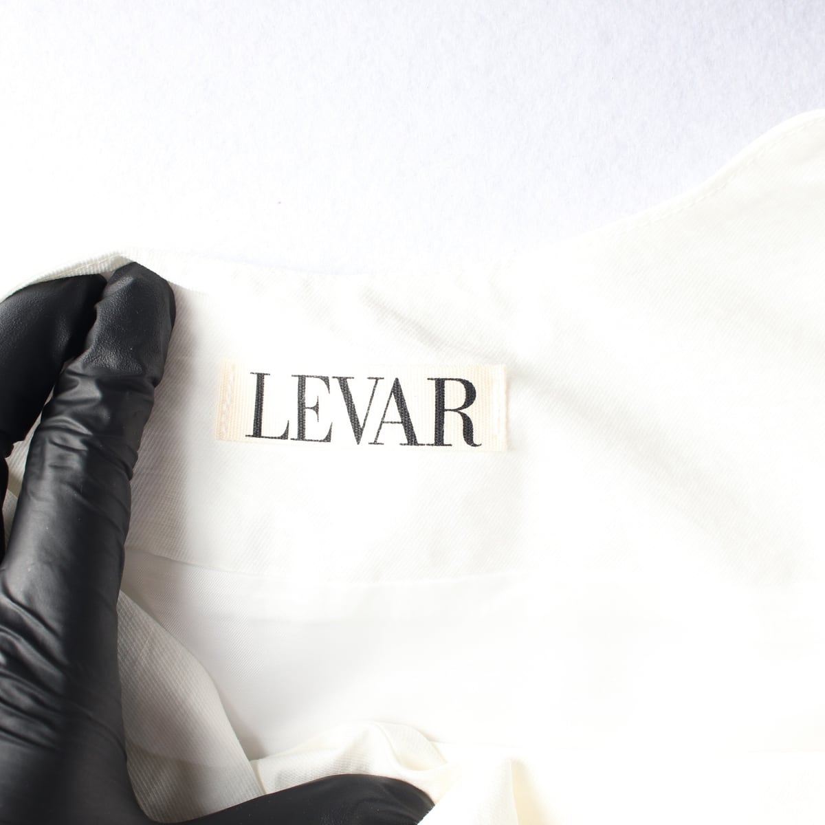 르바 LEVAR 스티치 미니 드레스 슬리브리스 숏 원피스 화이트 상세 이미지 3