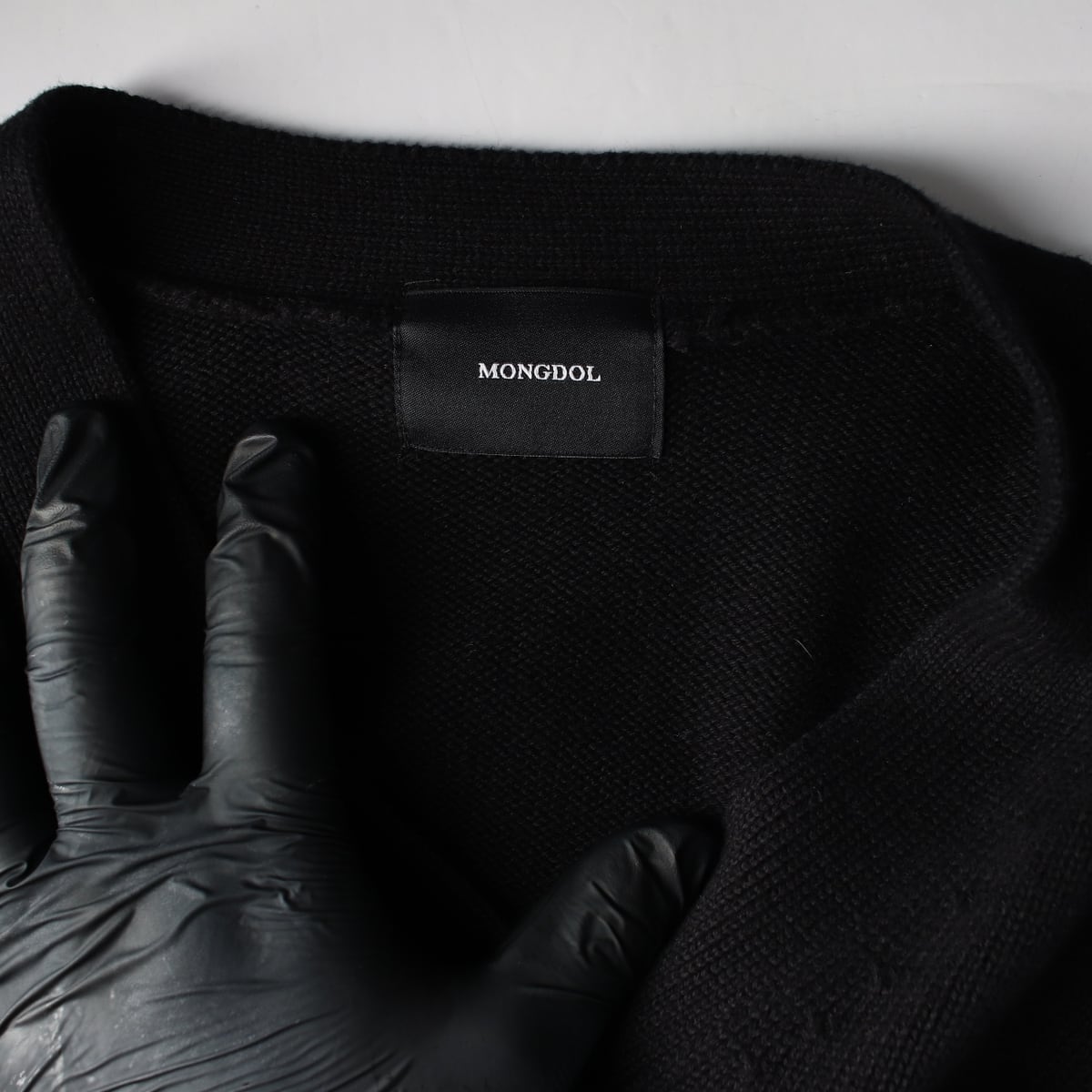 몽돌 23FW 브이넥 코튼 니트 가디건 상세 이미지 5