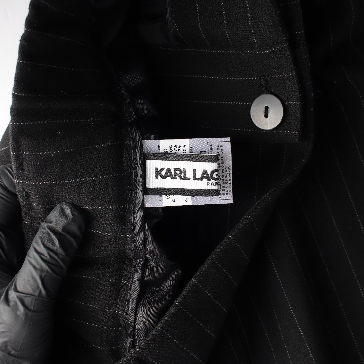 칼 라거펠트 22FW 버튼 디테일 슬릿 롱 스커트 스트라이프 셋업 이미지 3