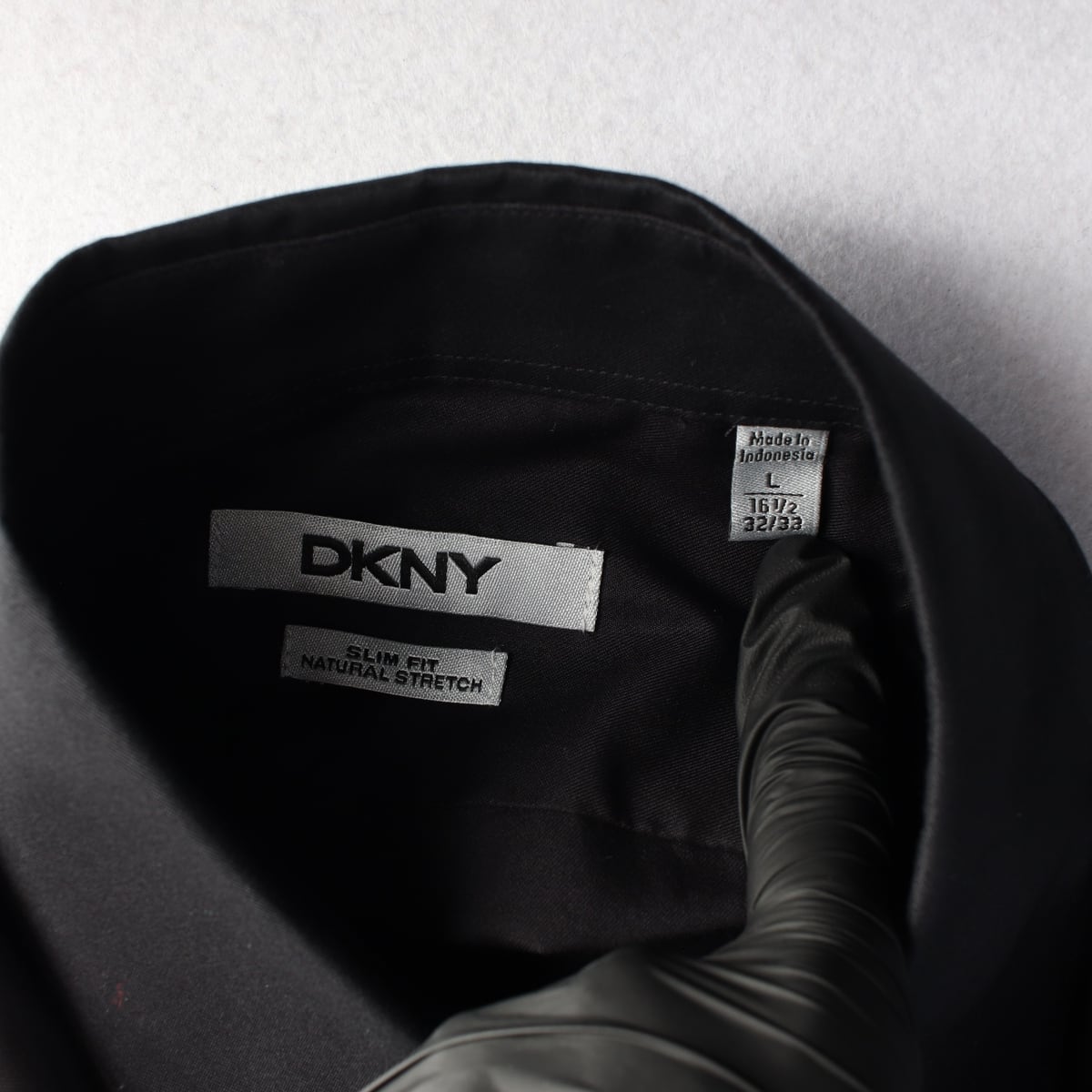 디케이엔와이 DKNY 슬림핏 내추럴 스트레치 드레스 셔츠 블랙 상세 이미지 3