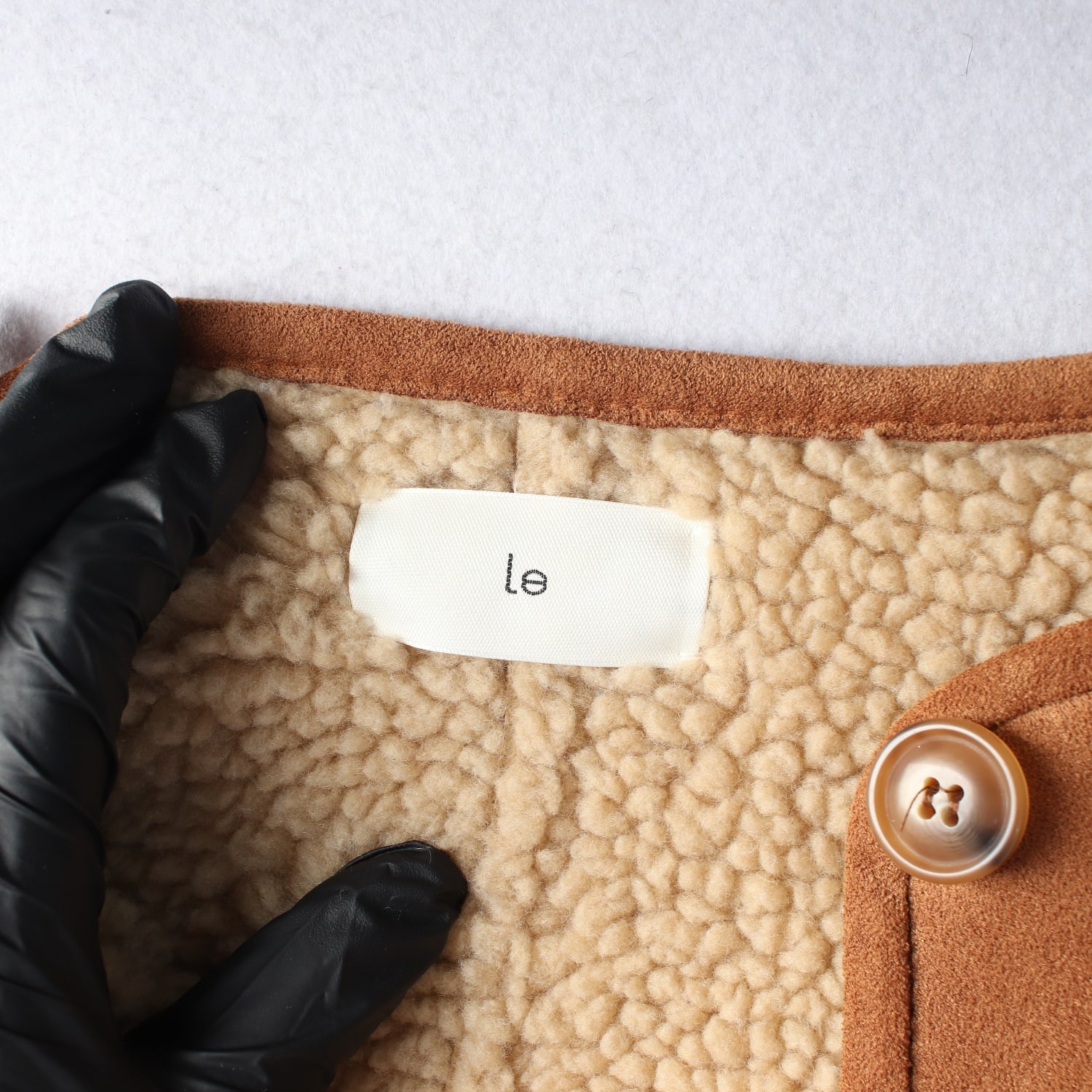 르 Le 시그니처 숏 무스탕 카라리스 양털 재킷 이미지 4