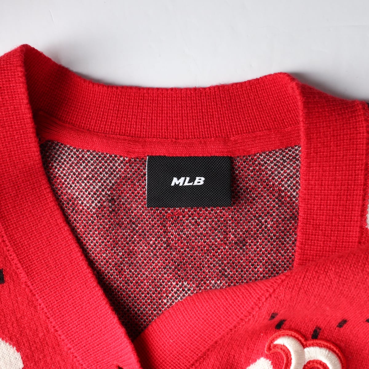 엠엘비 MLB 22FW 하트 전판패턴 크롭 가디건 레드 상세 이미지 3