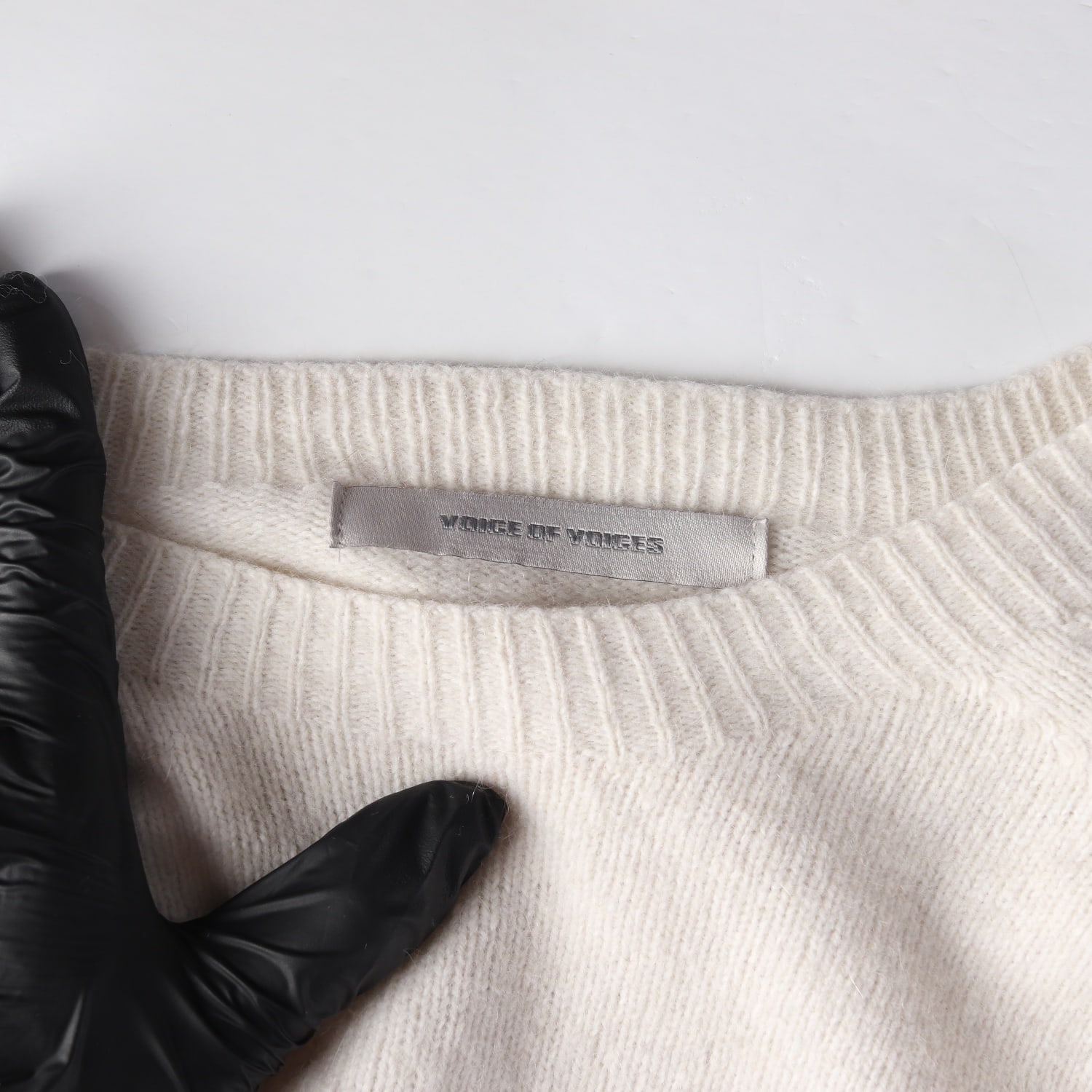 보브 23SS 크롭핏 라운드넥 울 니트 스웨터 이미지 3