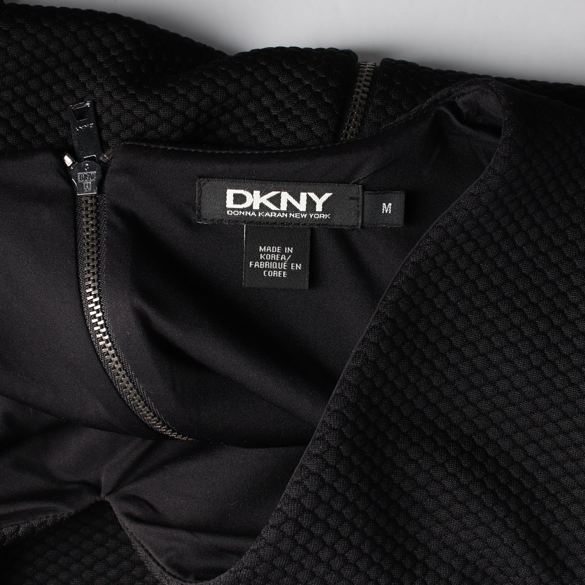 디케이엔와이 DKNY 브이넥 텍스처 블랙 원피스 상세 이미지 3