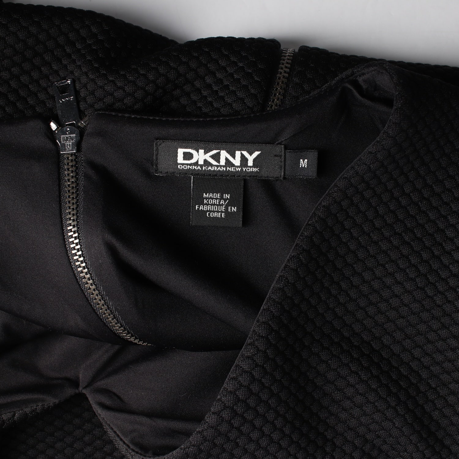 디케이엔와이 DKNY 브이넥 텍스처 블랙 원피스 이미지 3